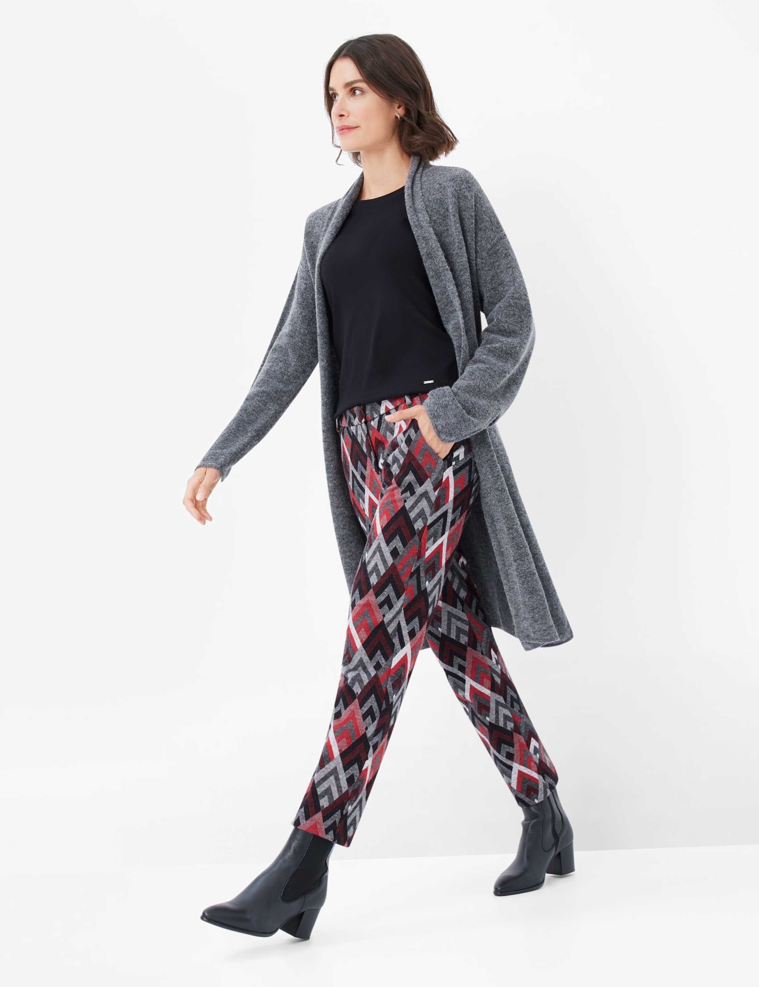 Damen Style MARON S Dunkelrot Regular Fit Model Outfit