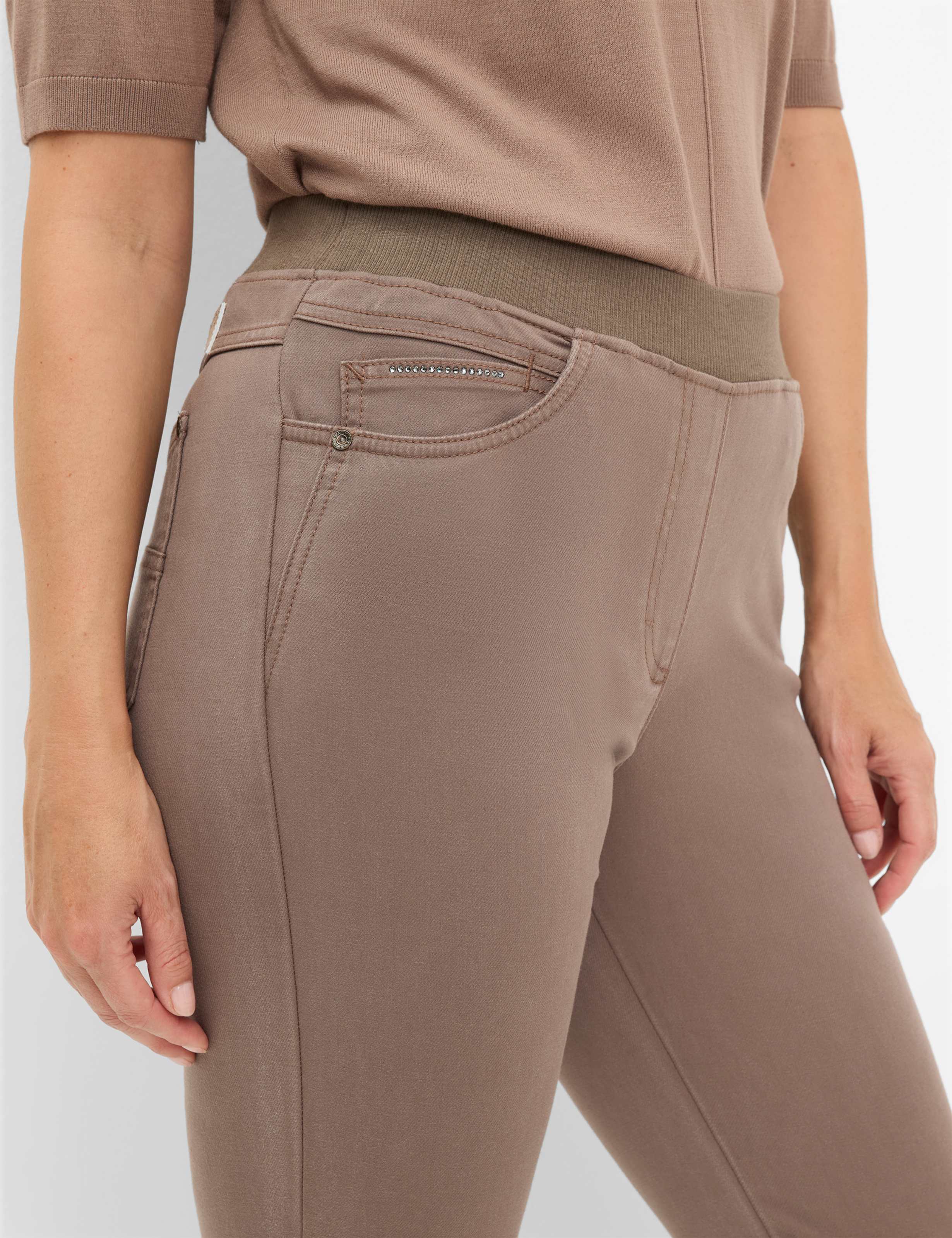 Dames Style PAMINA Bruin Slim Fit Detail 2
