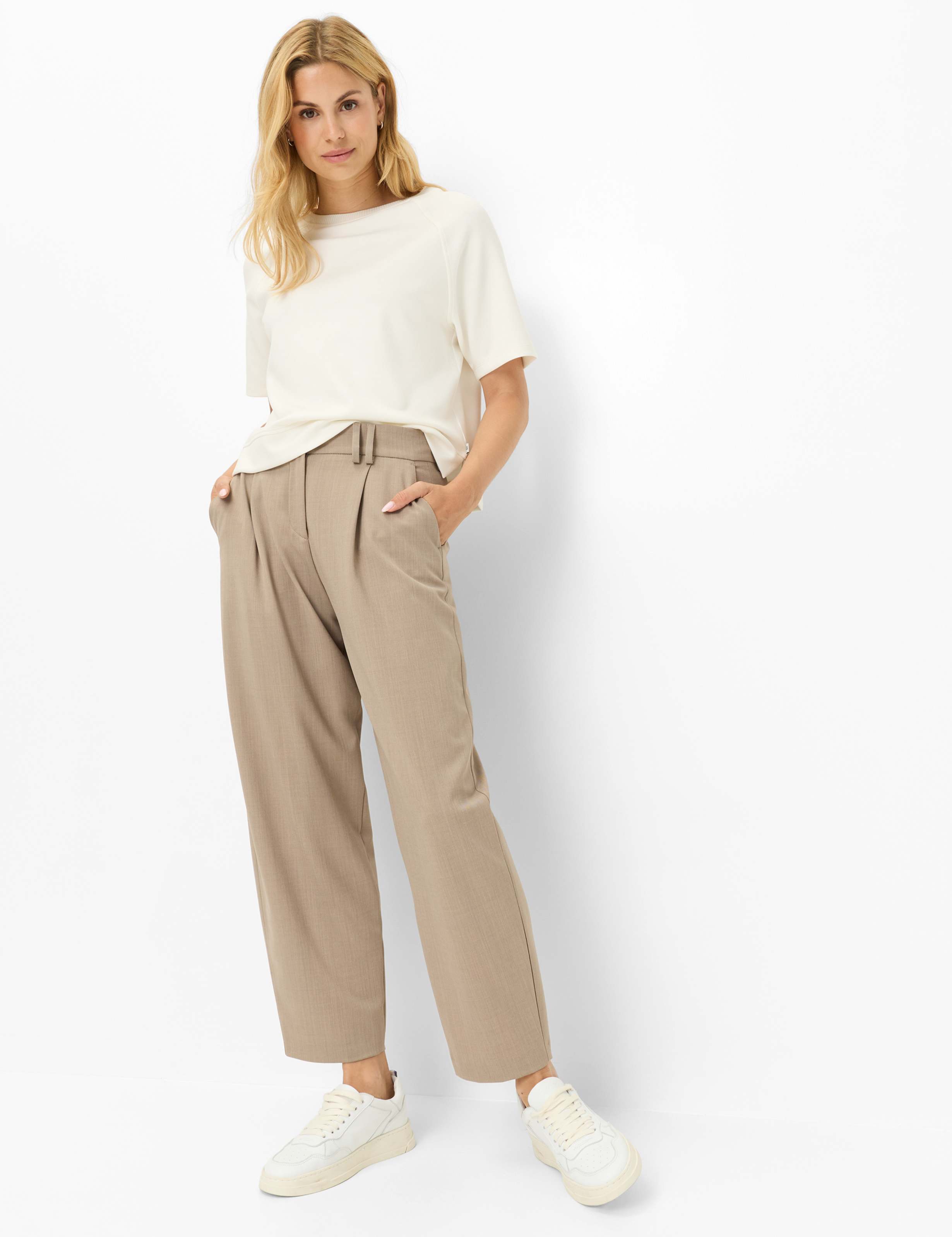 Femme Style MEGAN S Marron Clair Barrel Fit Tenue du mannequin