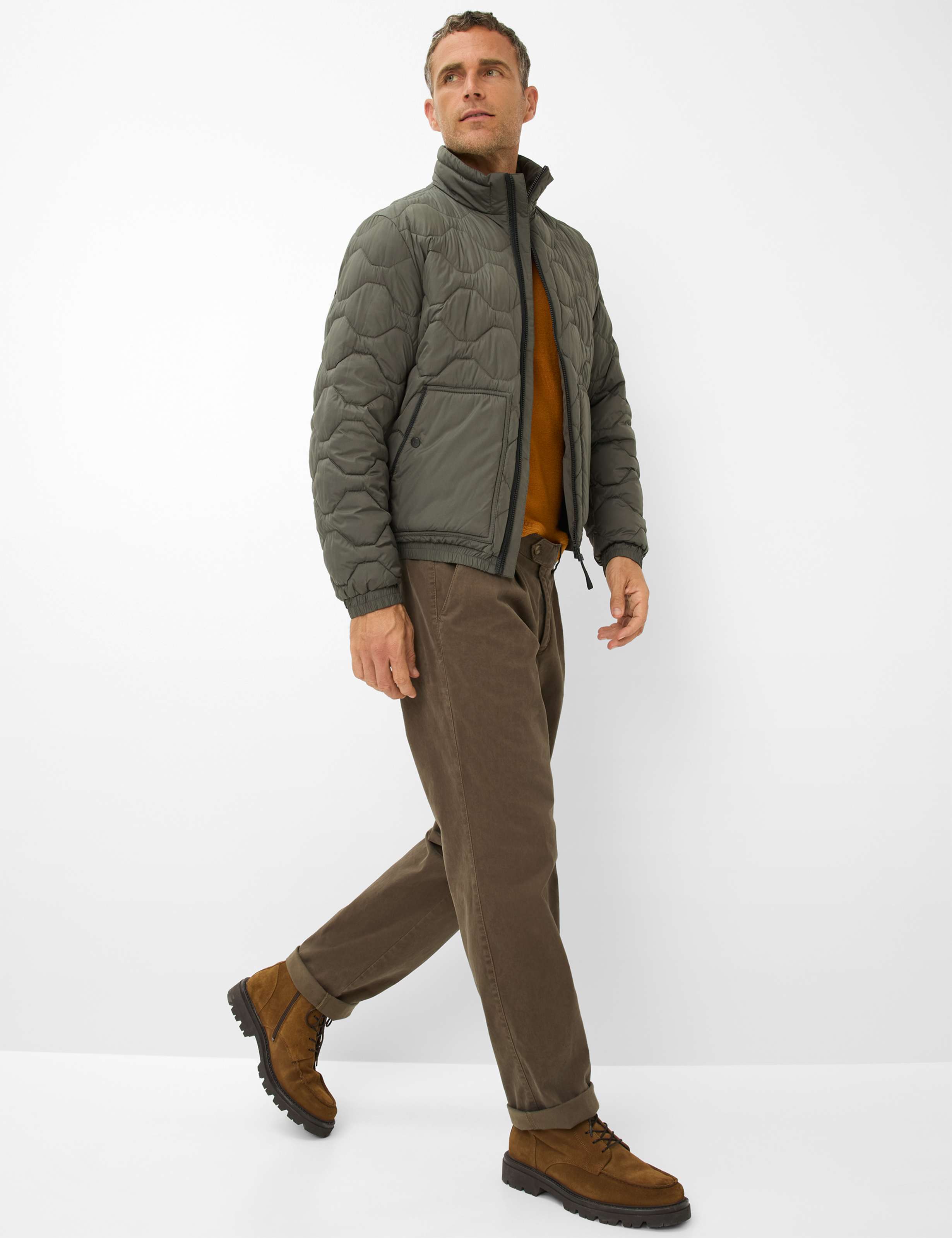 Homme Style LUIS Vert - Olive Regular Fit Tenue du mannequin