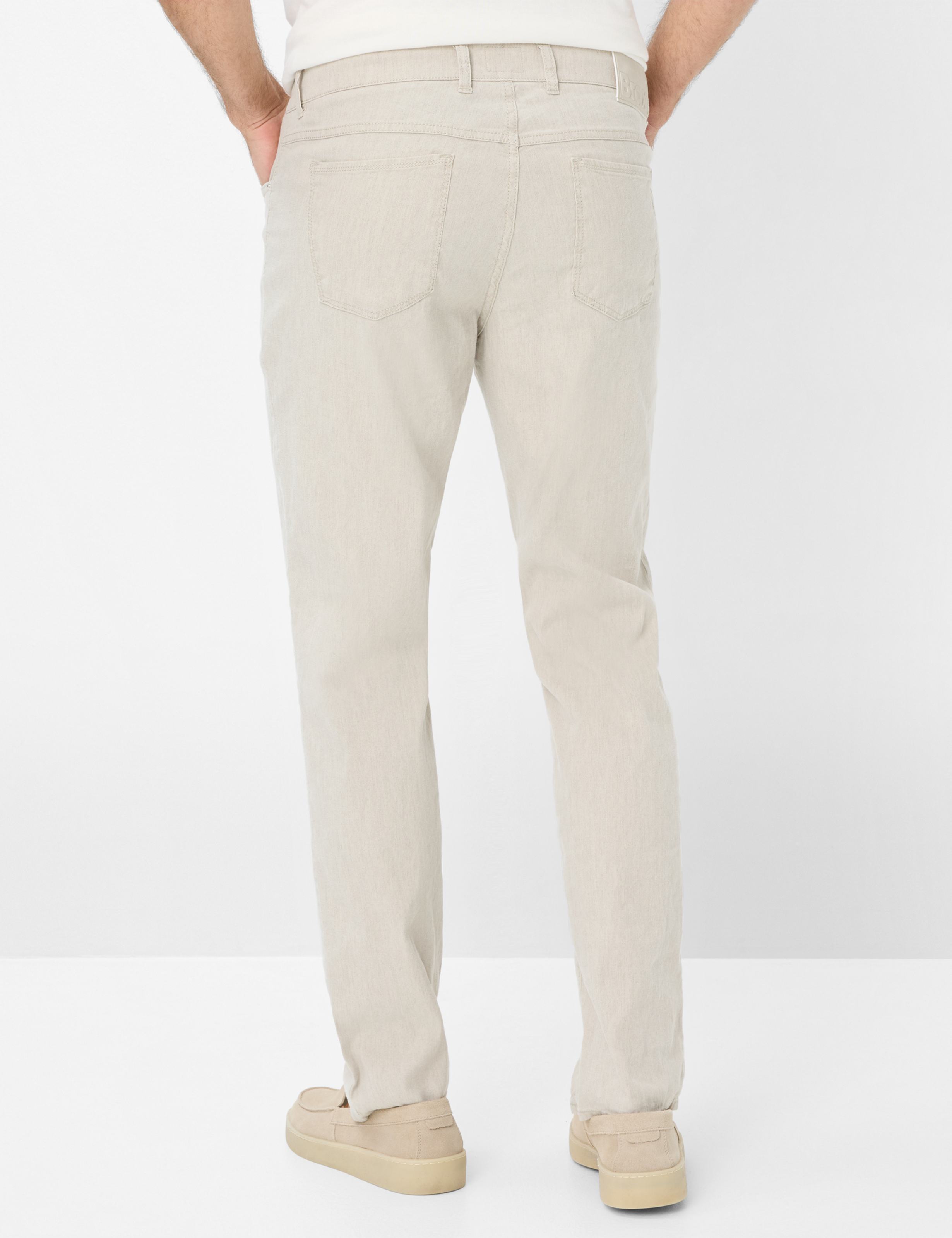 Herren Style COOPER Hellbeige Regular Fit Model Rueck
