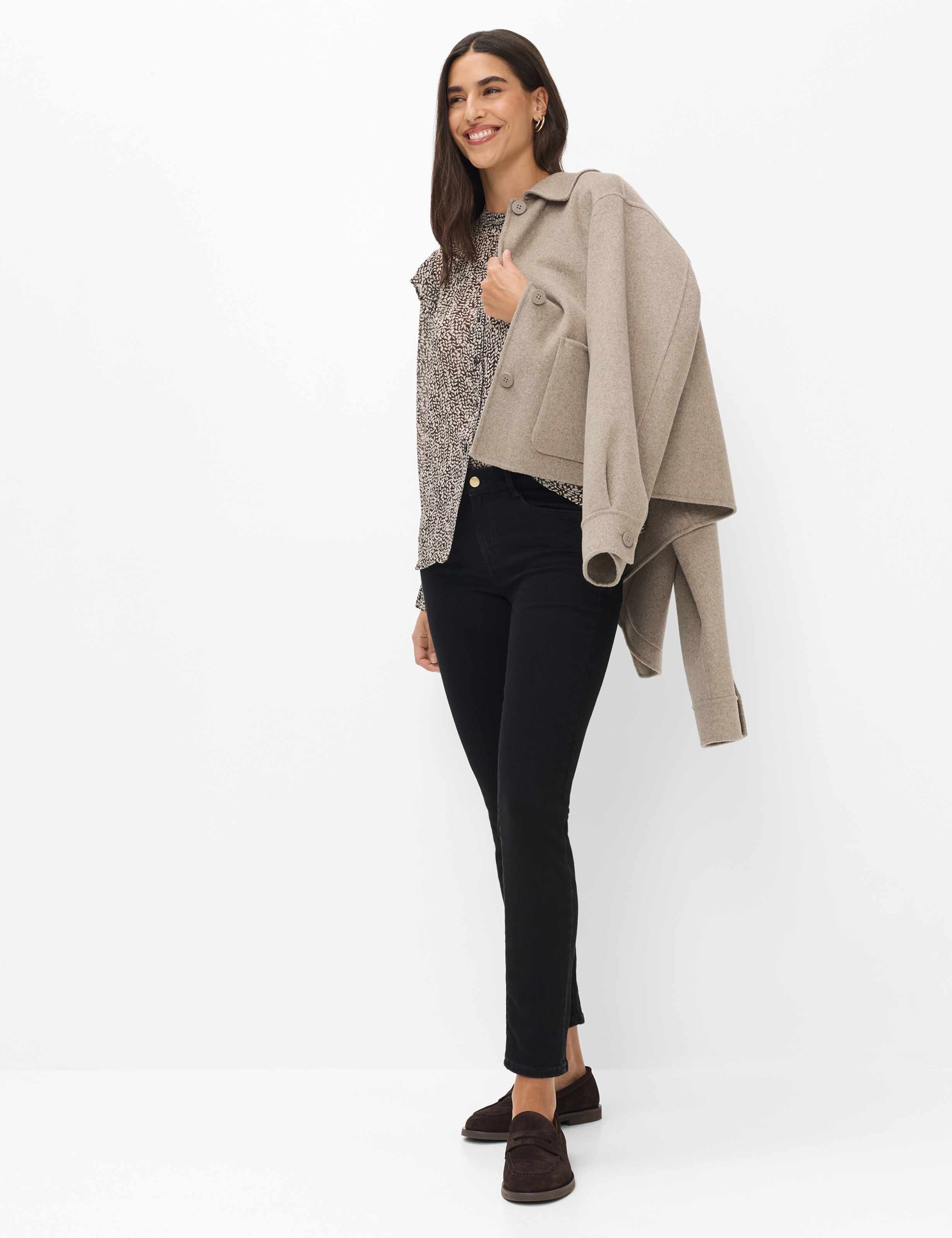Women Style ANA Denim Black Skinny Fit Model Outfit