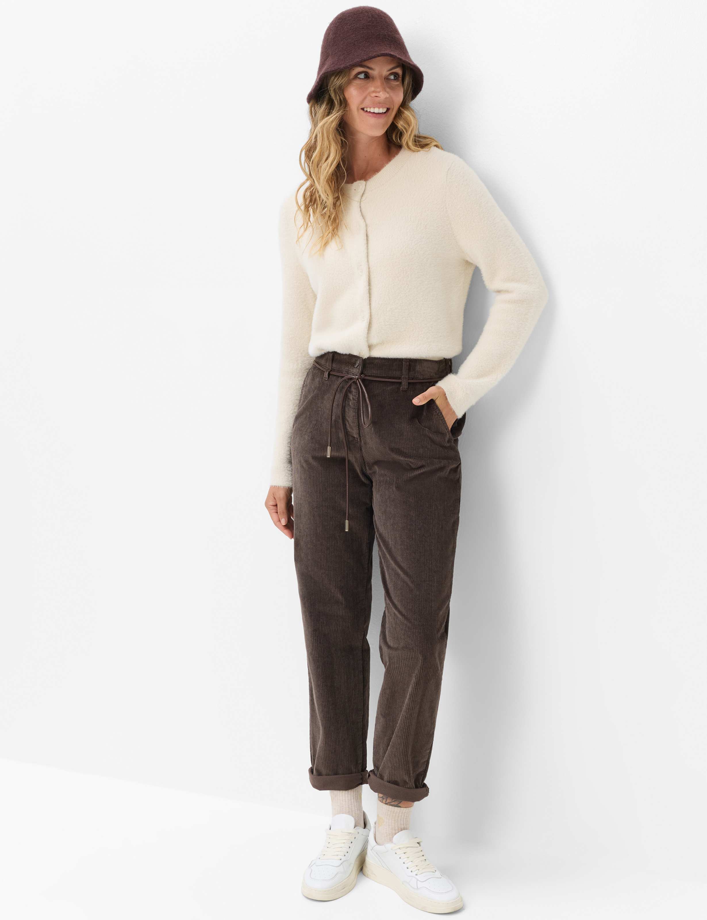 Dames Style CARRIE Donkerbruin Comfort Plus Fit Model outfit