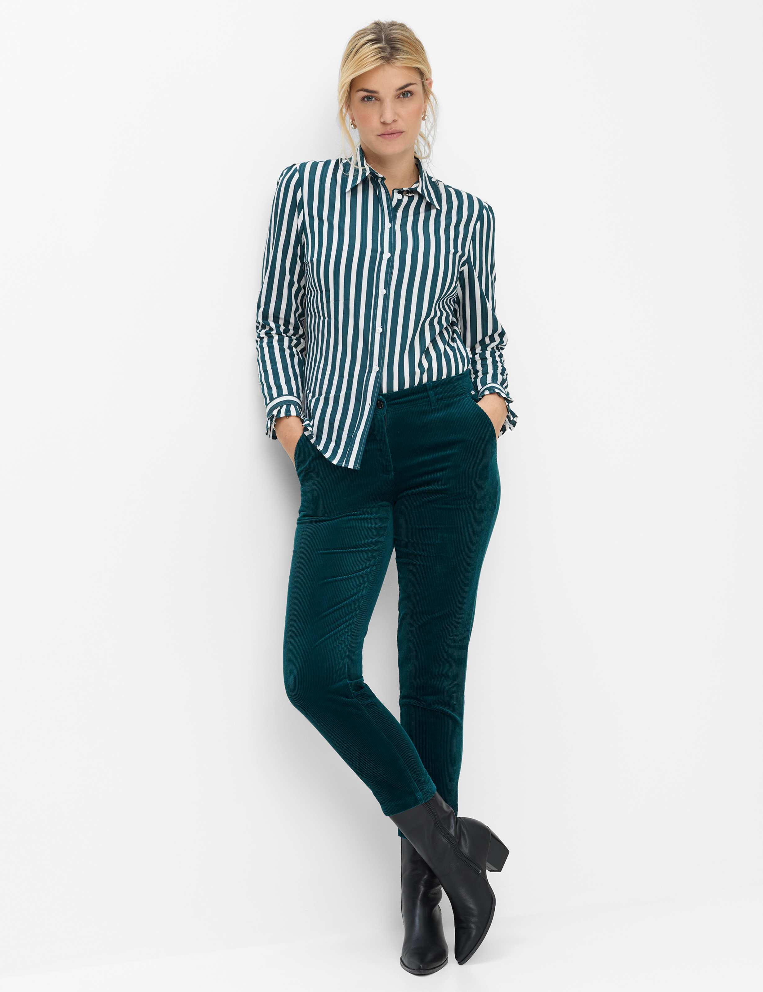 Femme Style MARON S Vert Regular Fit Tenue du mannequin