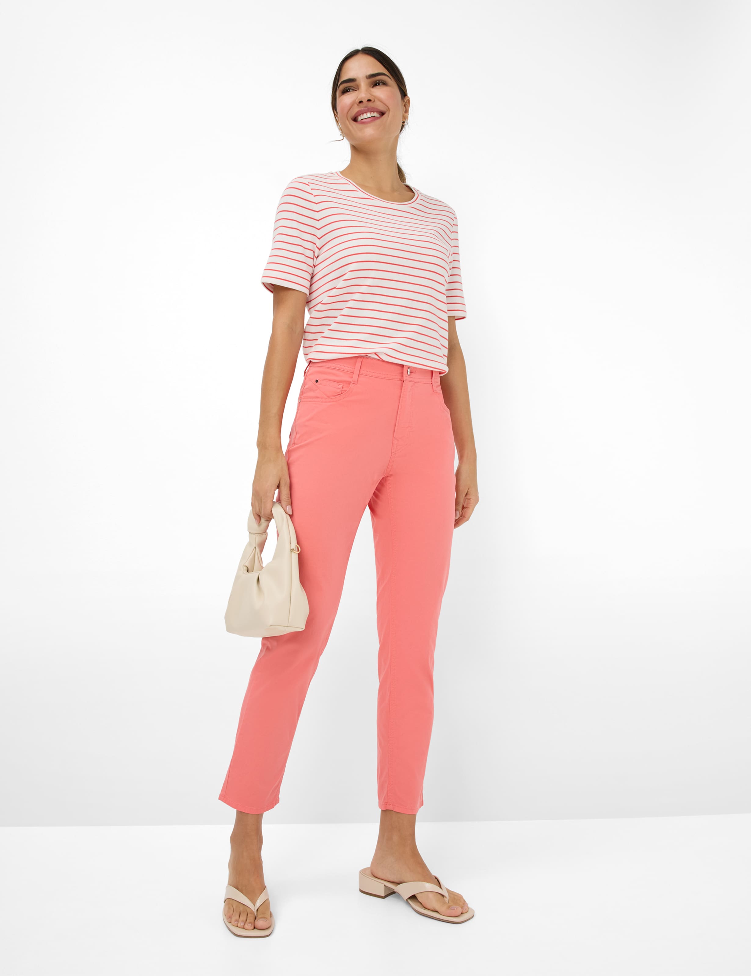 Damen Style CAROLA S Hellrot Feminine Fit Model Outfit