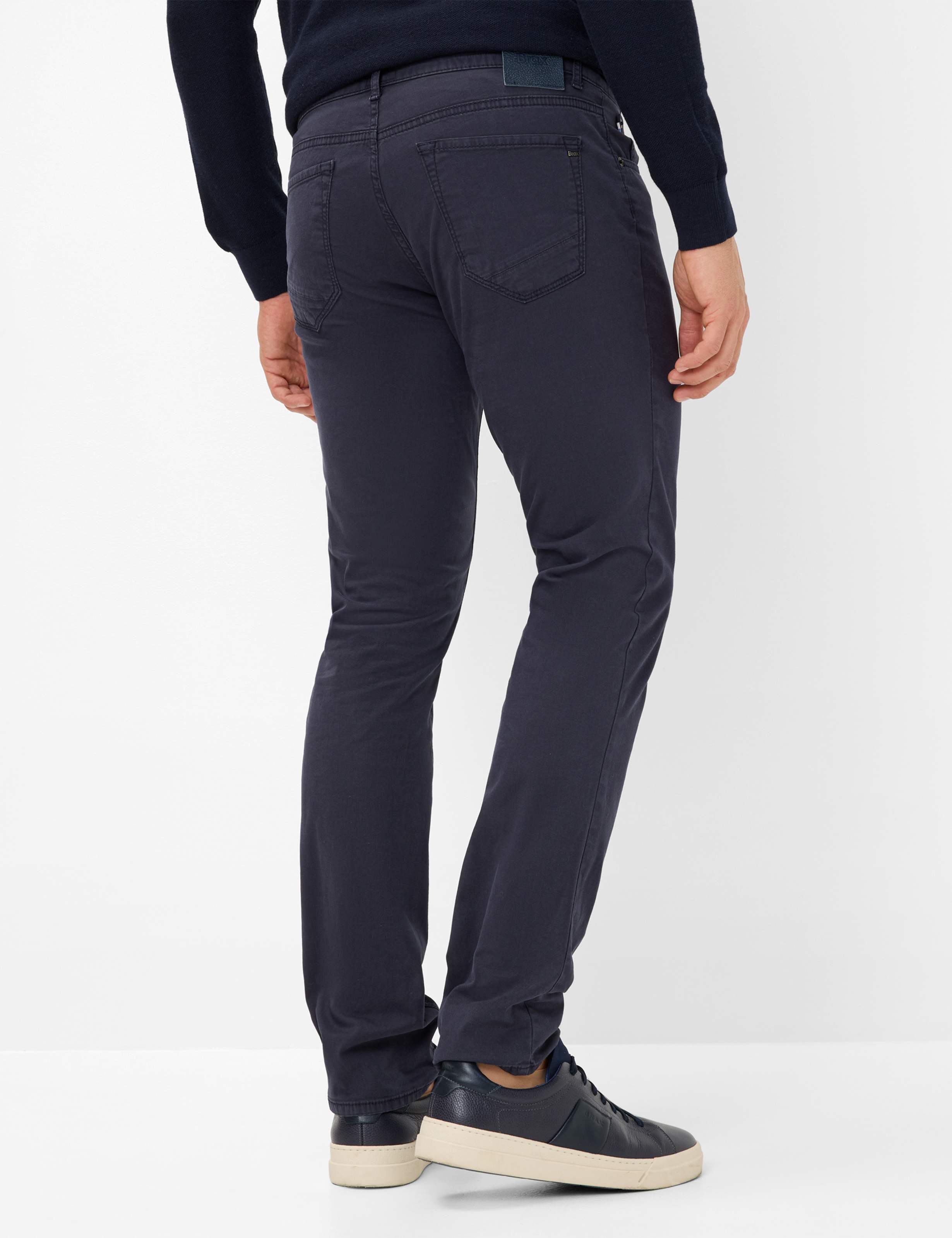 Herre Style CHUCK Mørkeblå Modern Fit Model ryg