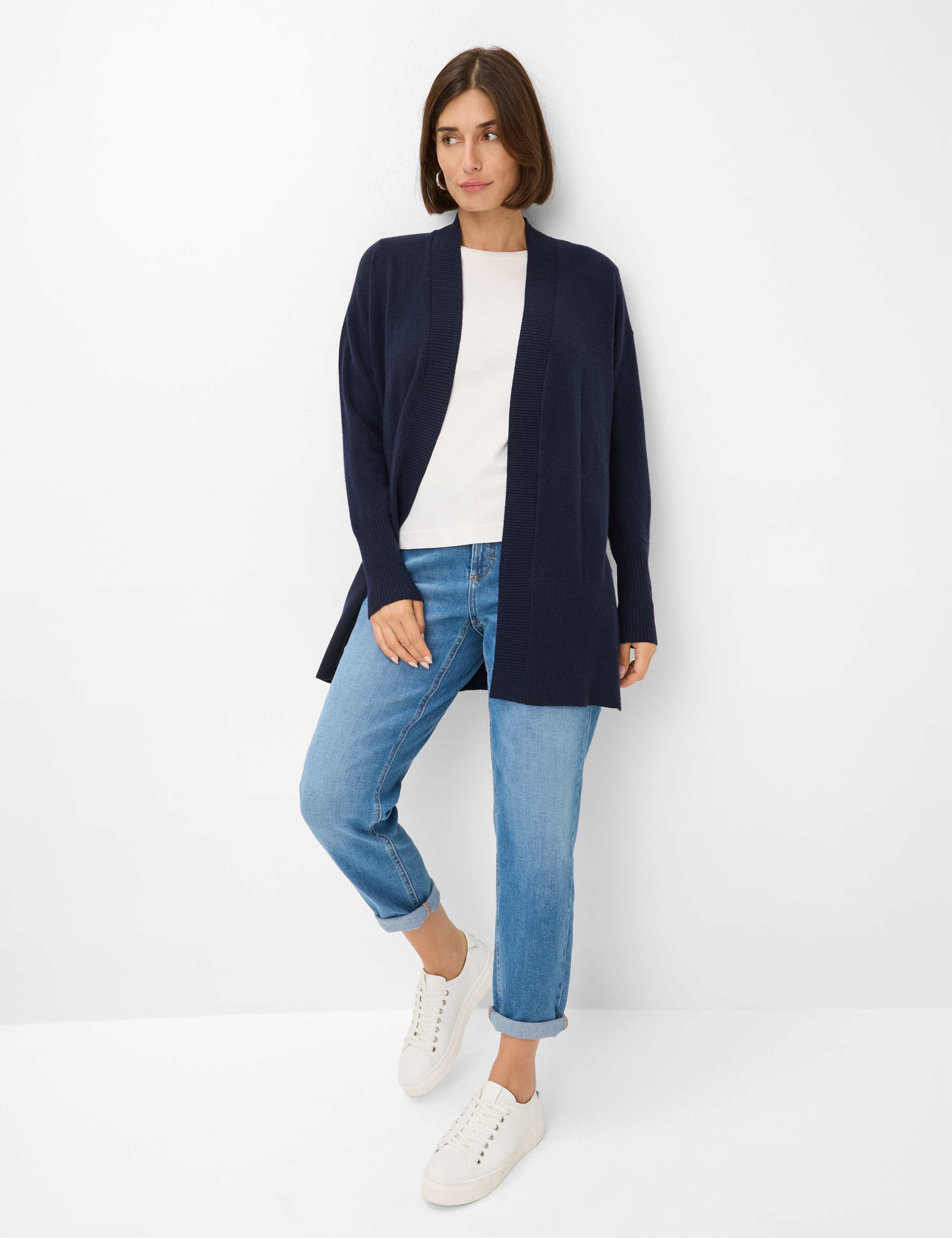 Damen Style AMIE Dunkelblau  Model Outfit