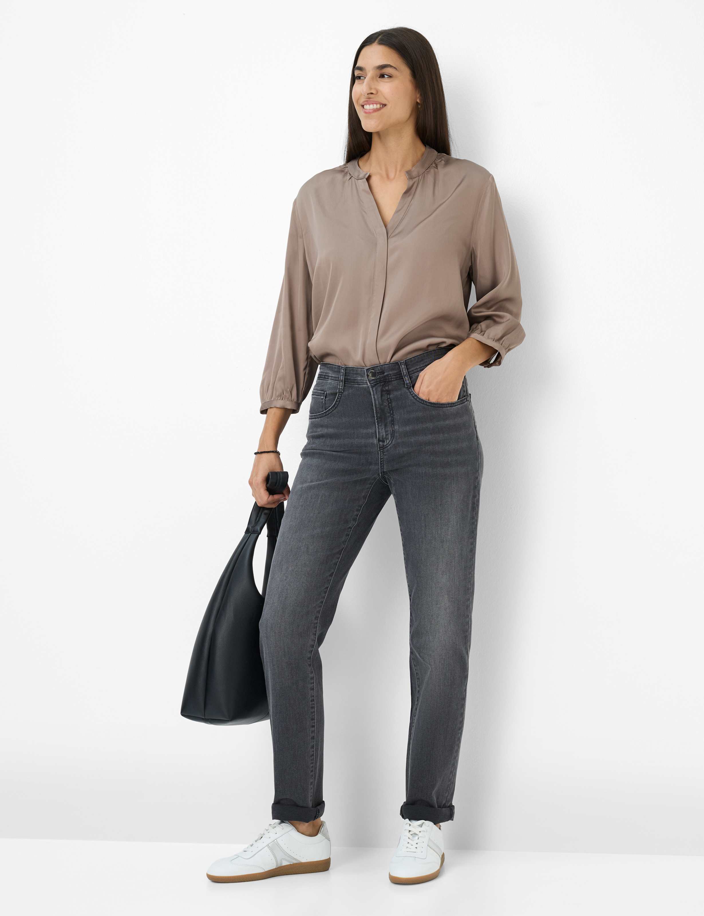 Damen Style MARY Denim Dunkelgrau Regular Fit Model Outfit