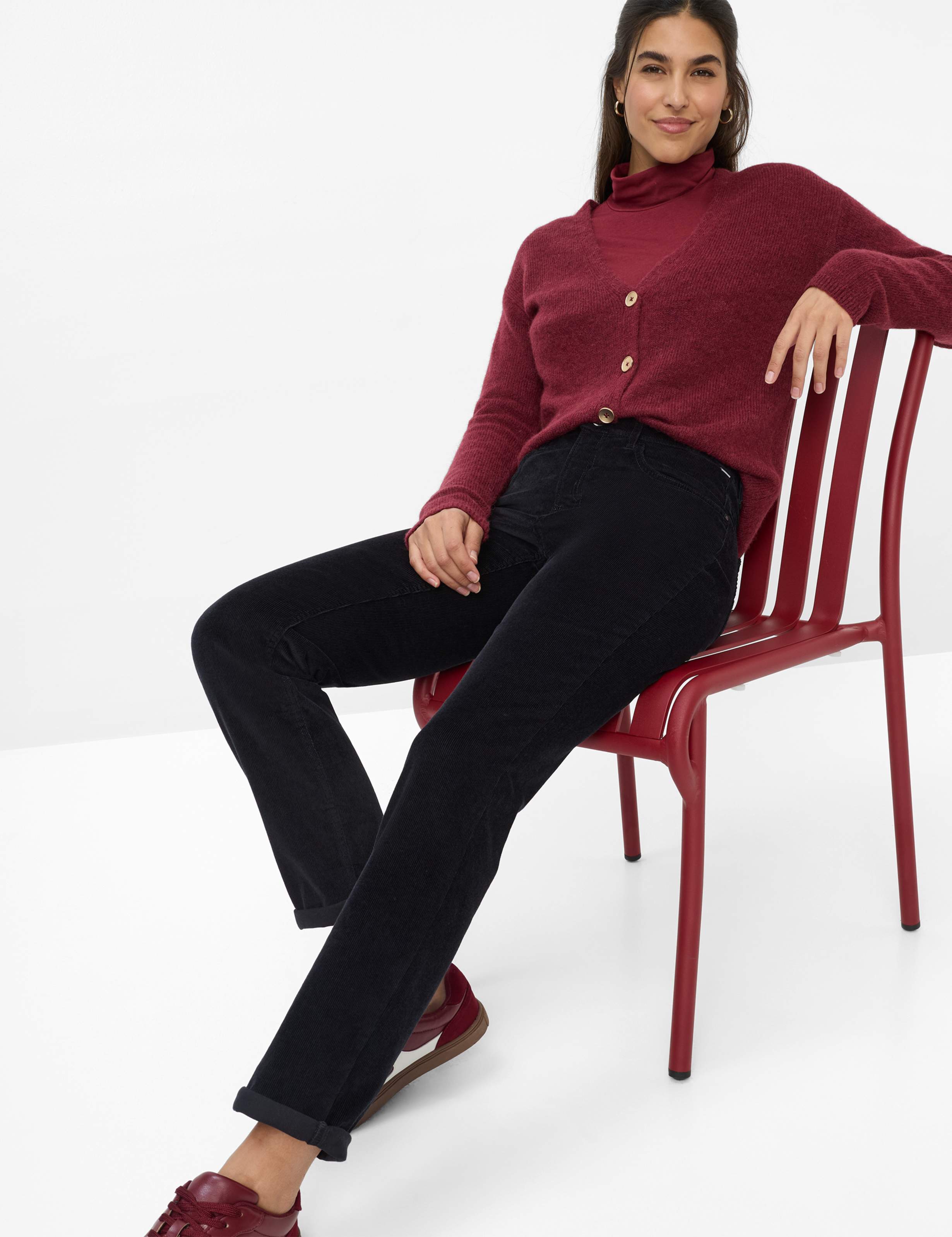 Damen Style CAROLA Schwarz Feminine Fit Detail 1