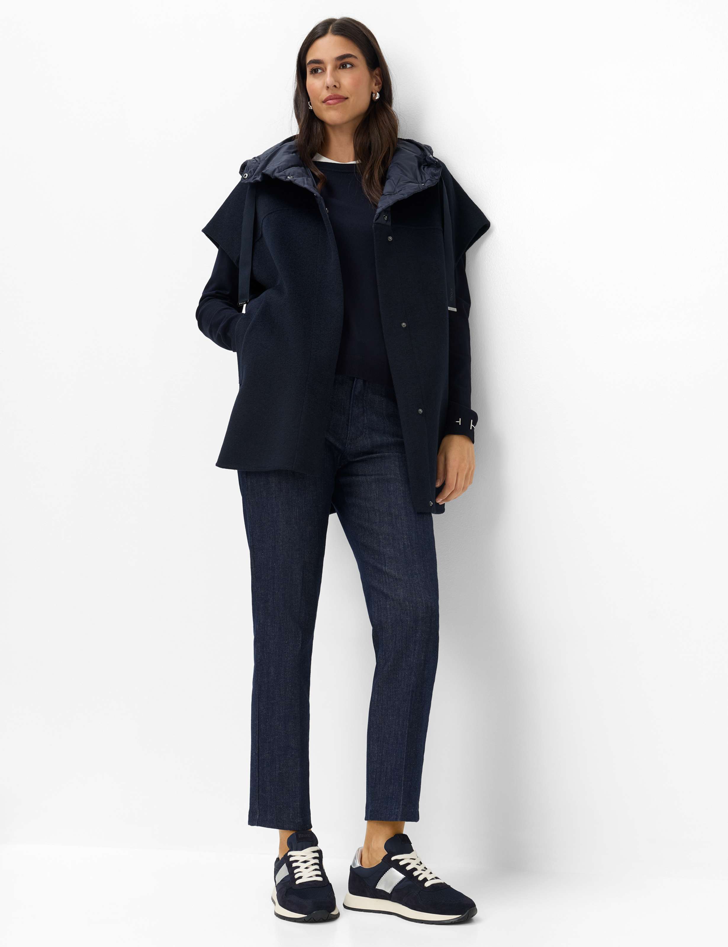 Damen Style MAY S Denim Dunkelblau Cigarette Fit Model Outfit