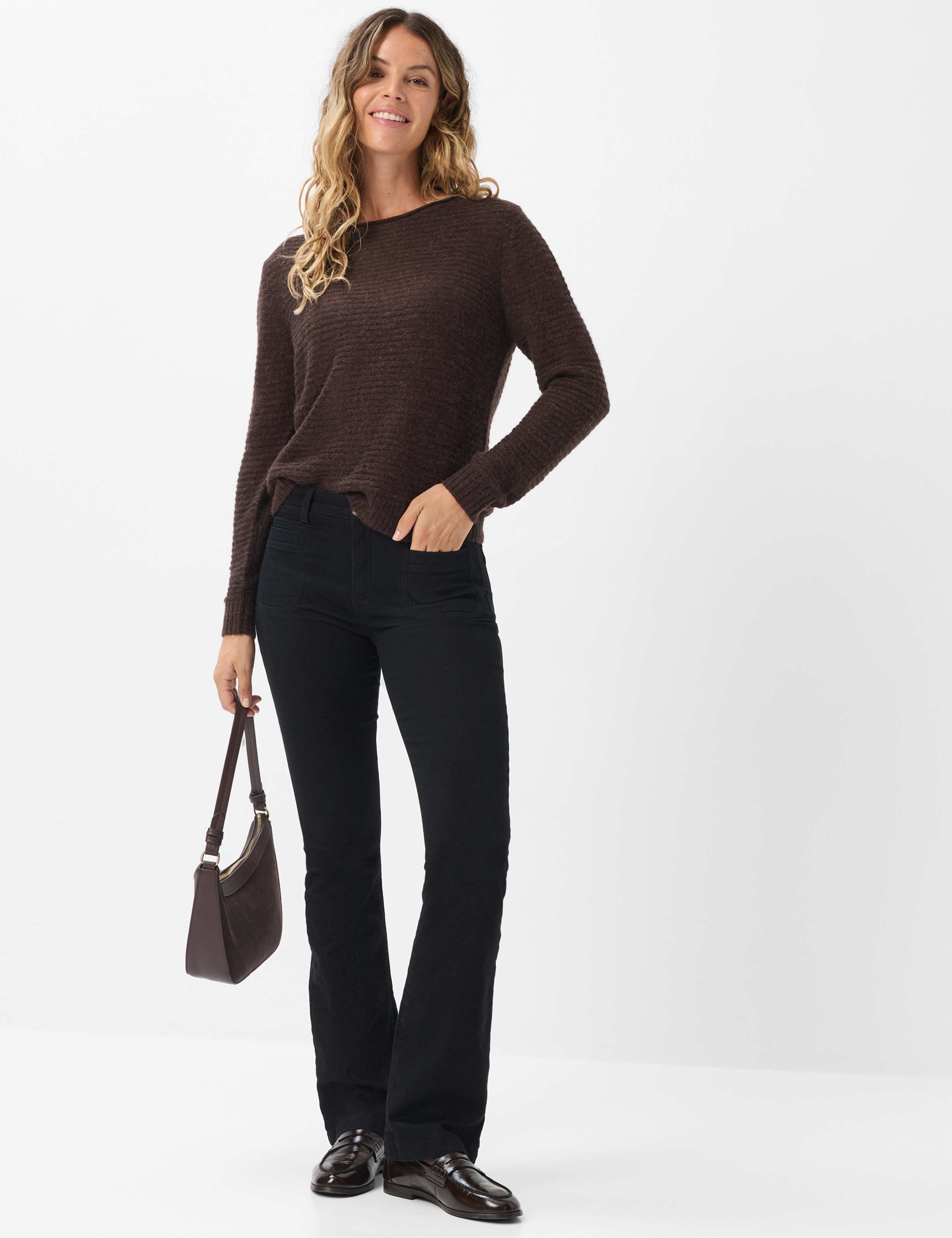 Damen Style SHAKIRA Denim Schwarz Slim Fit Model Outfit