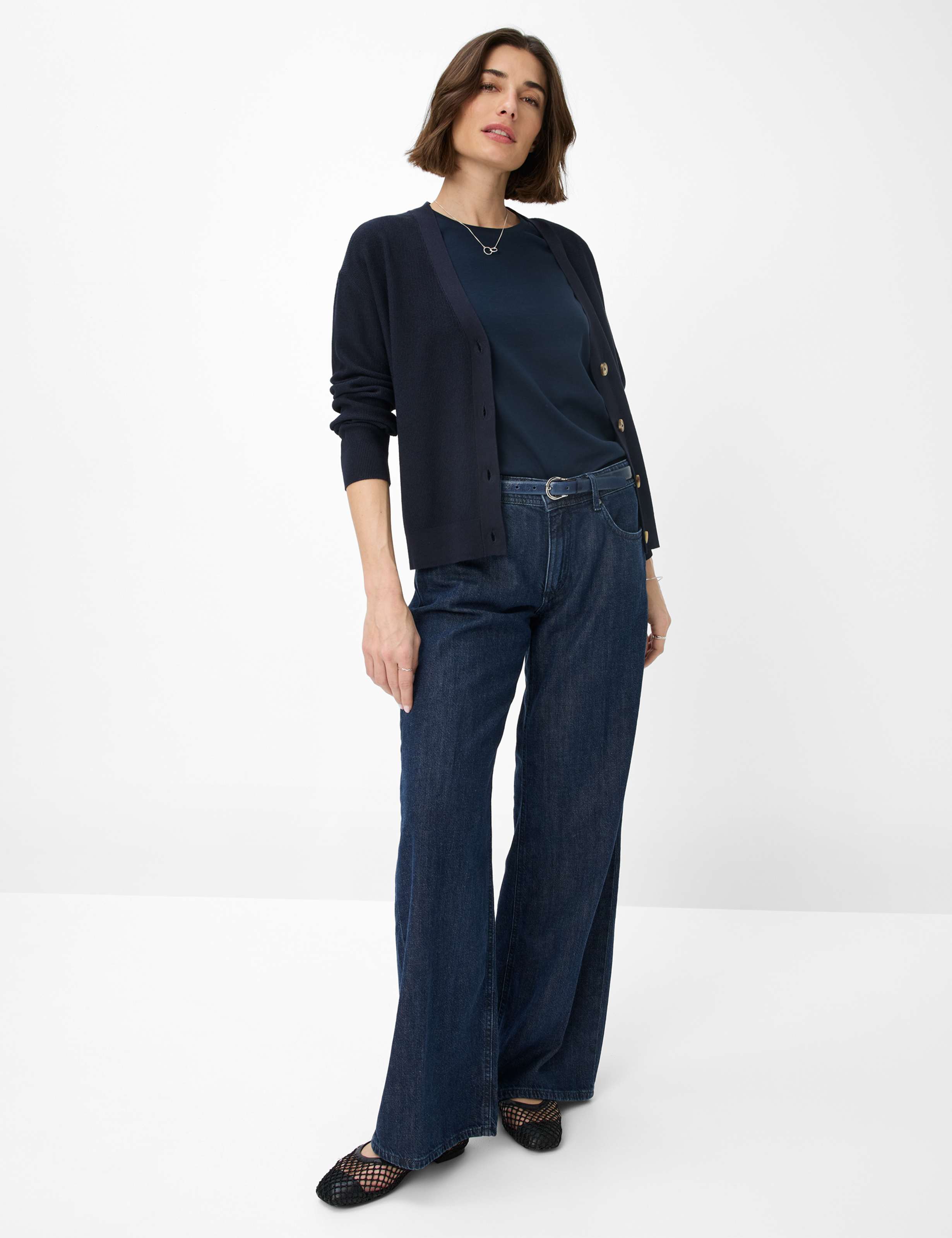 Women Style ANIQUE Dark Blue  Model Outfit