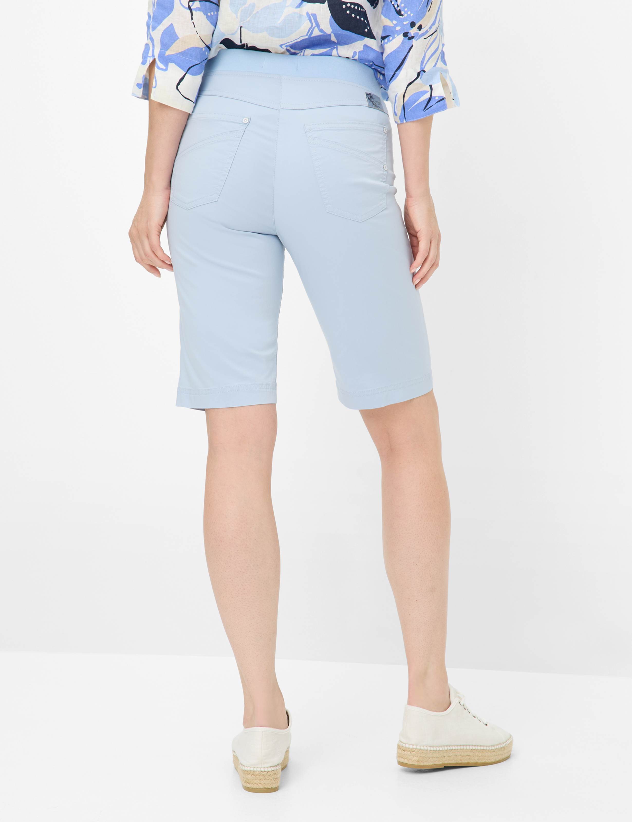 Damen Style PAMINA BERMUDA Hellblau Slim Fit Model Rueck