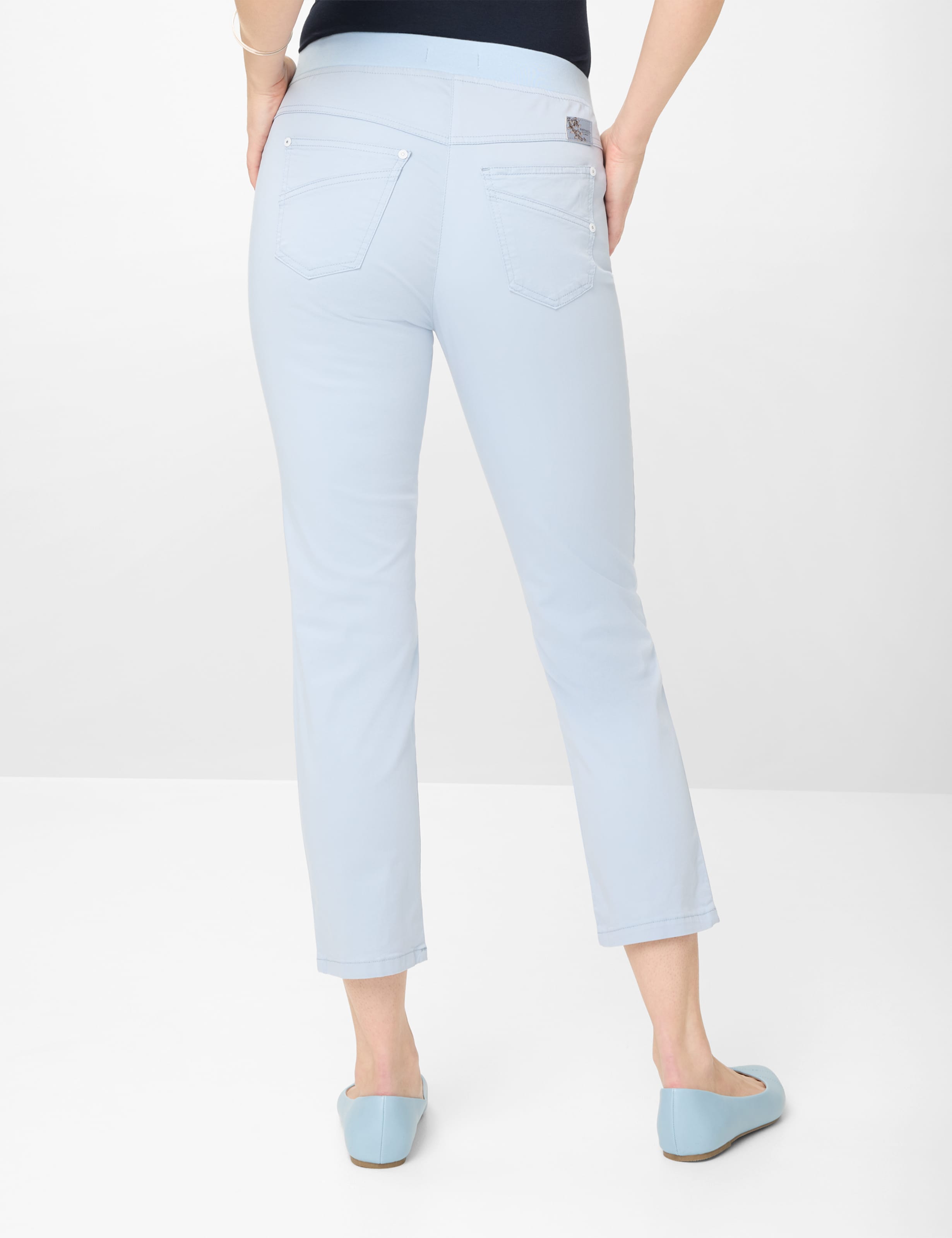 Damen Style PAMINA 6/8 Hellblau Slim Fit Model Rueck