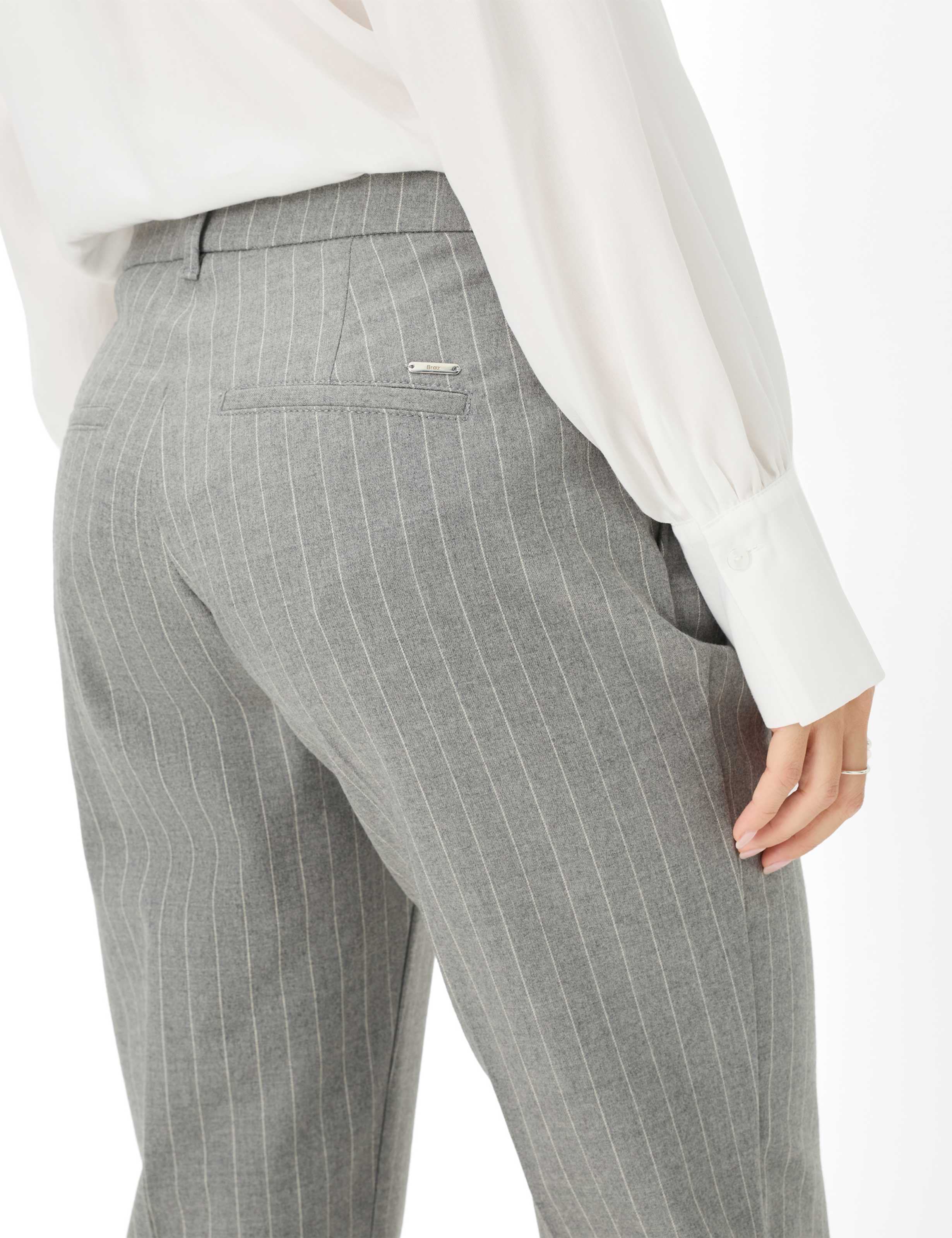 Damen Style MARON Grau Regular Fit Detail 2