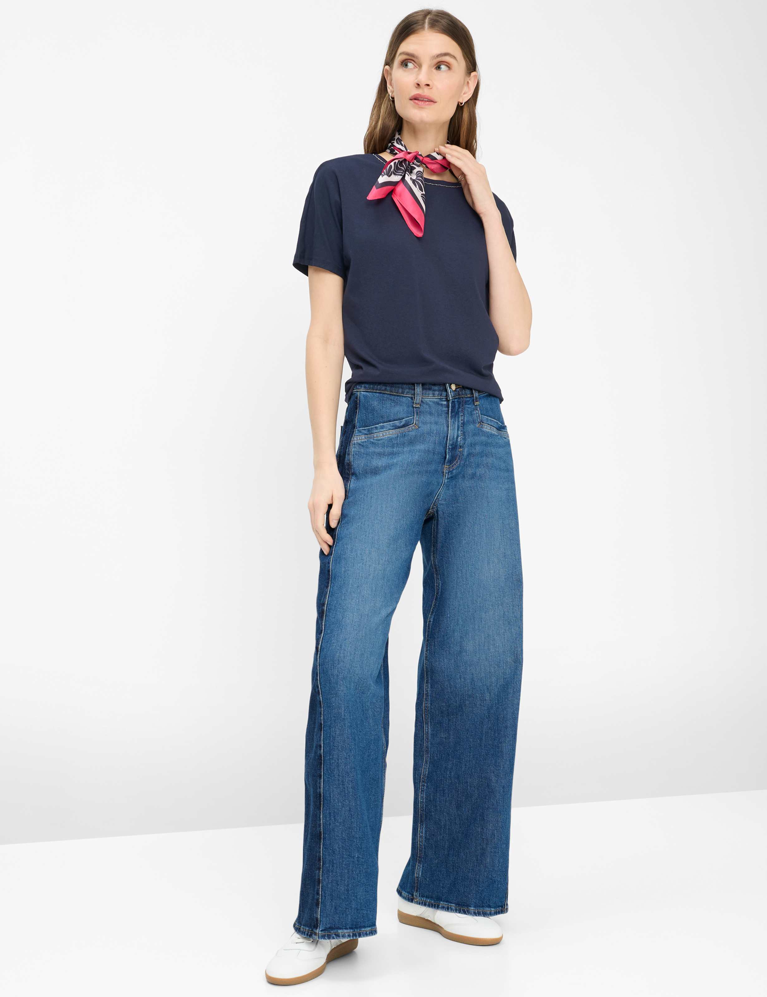 Damen Style CAELEN S Dunkelblau  Model Outfit