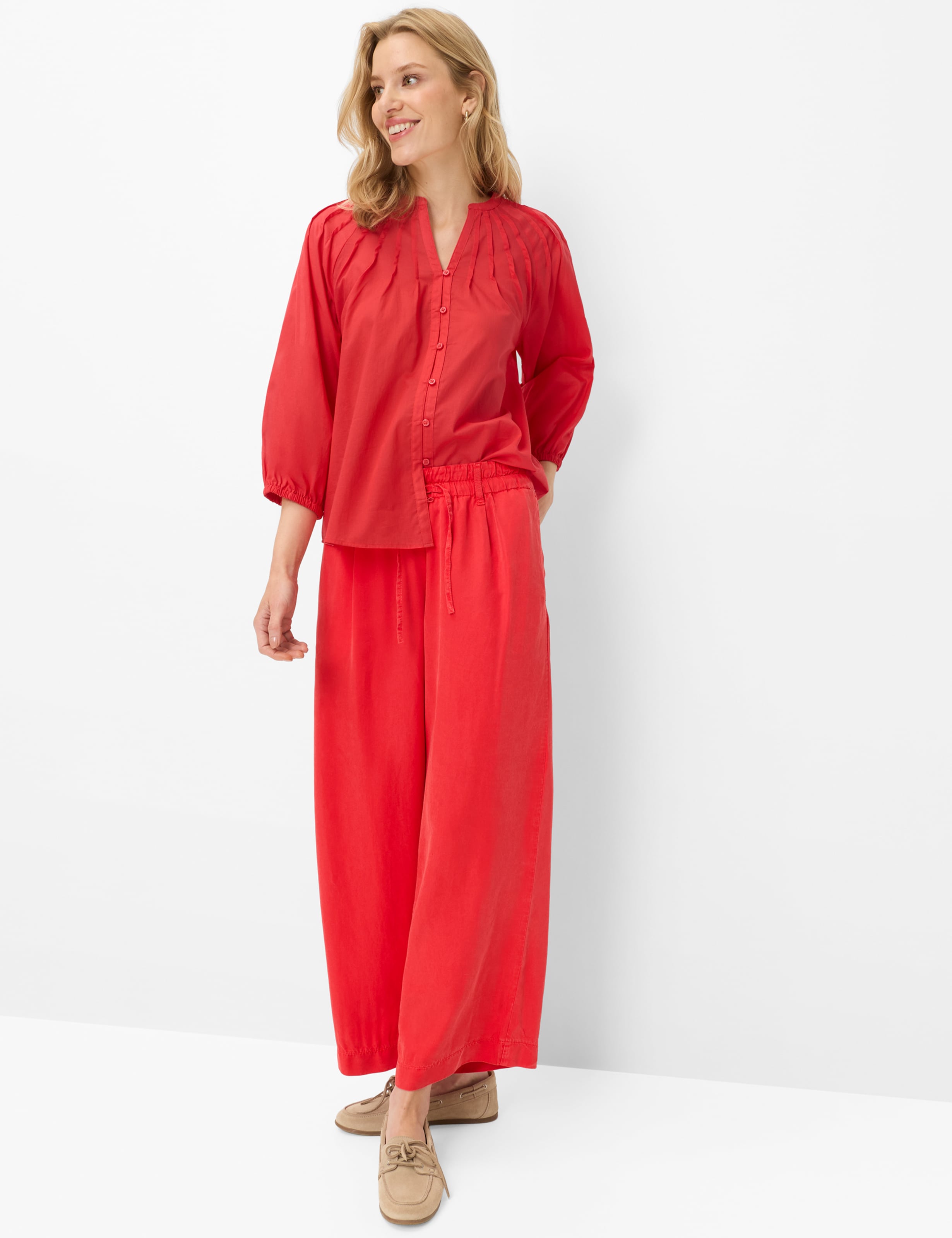 Femme Style VALESCA Rouge  Tenue du mannequin