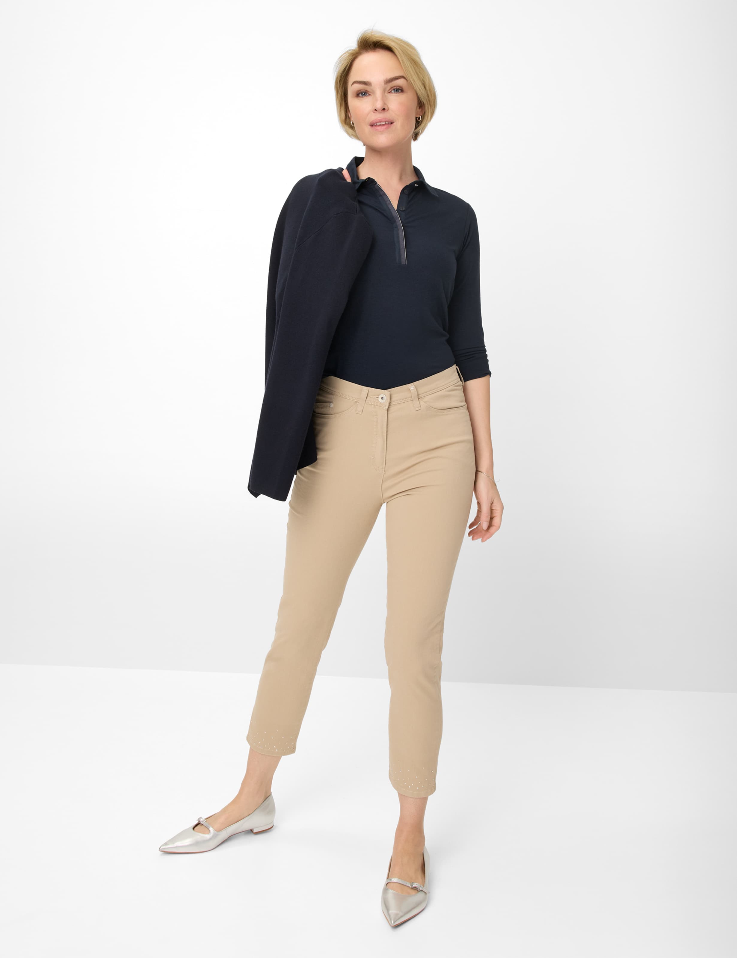 Damen Style LAURA 6/8 Beige Super Slim Fit Model Outfit