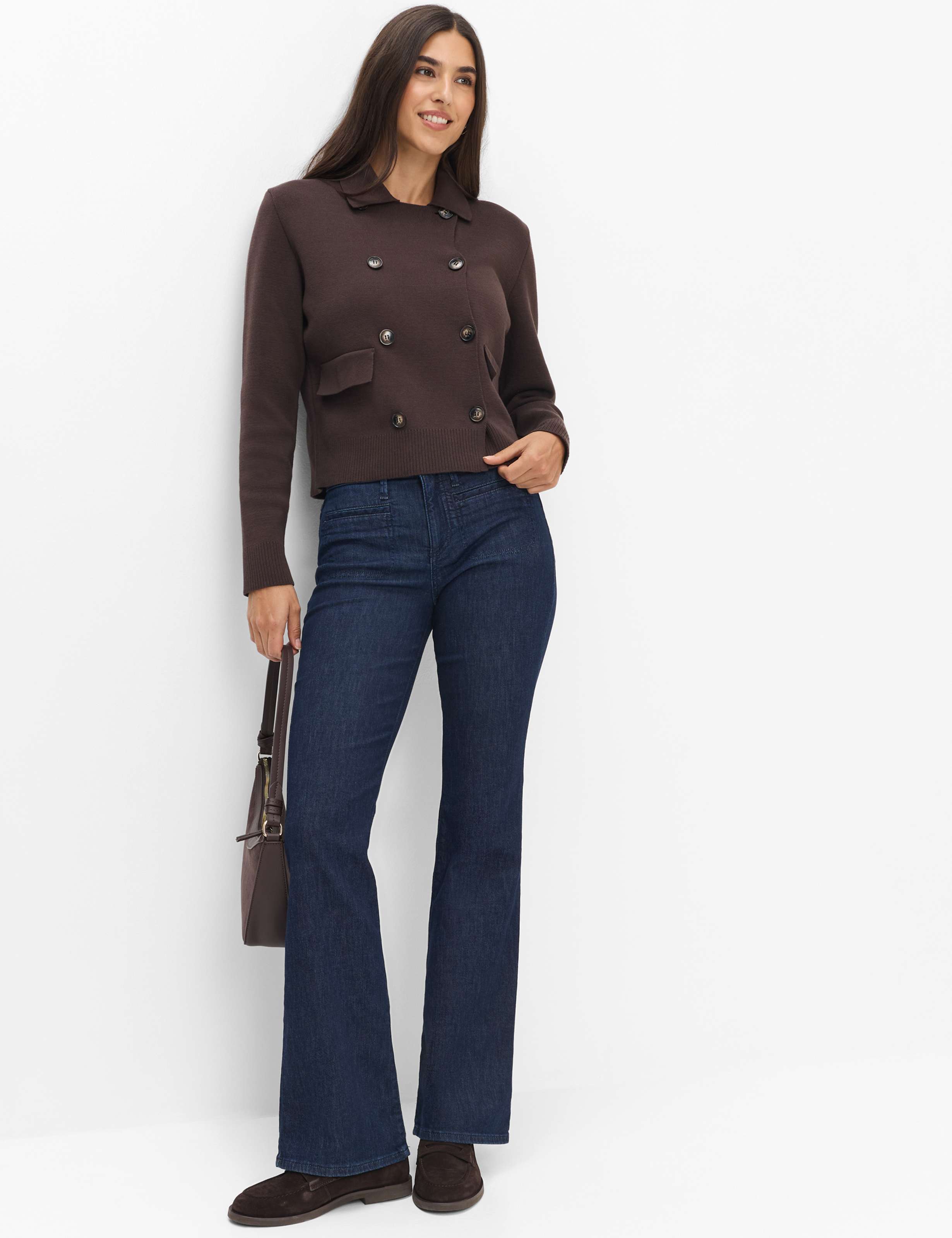 Femme Style SHAKIRA Denim Bleu Foncé Slim Fit Tenue du mannequin