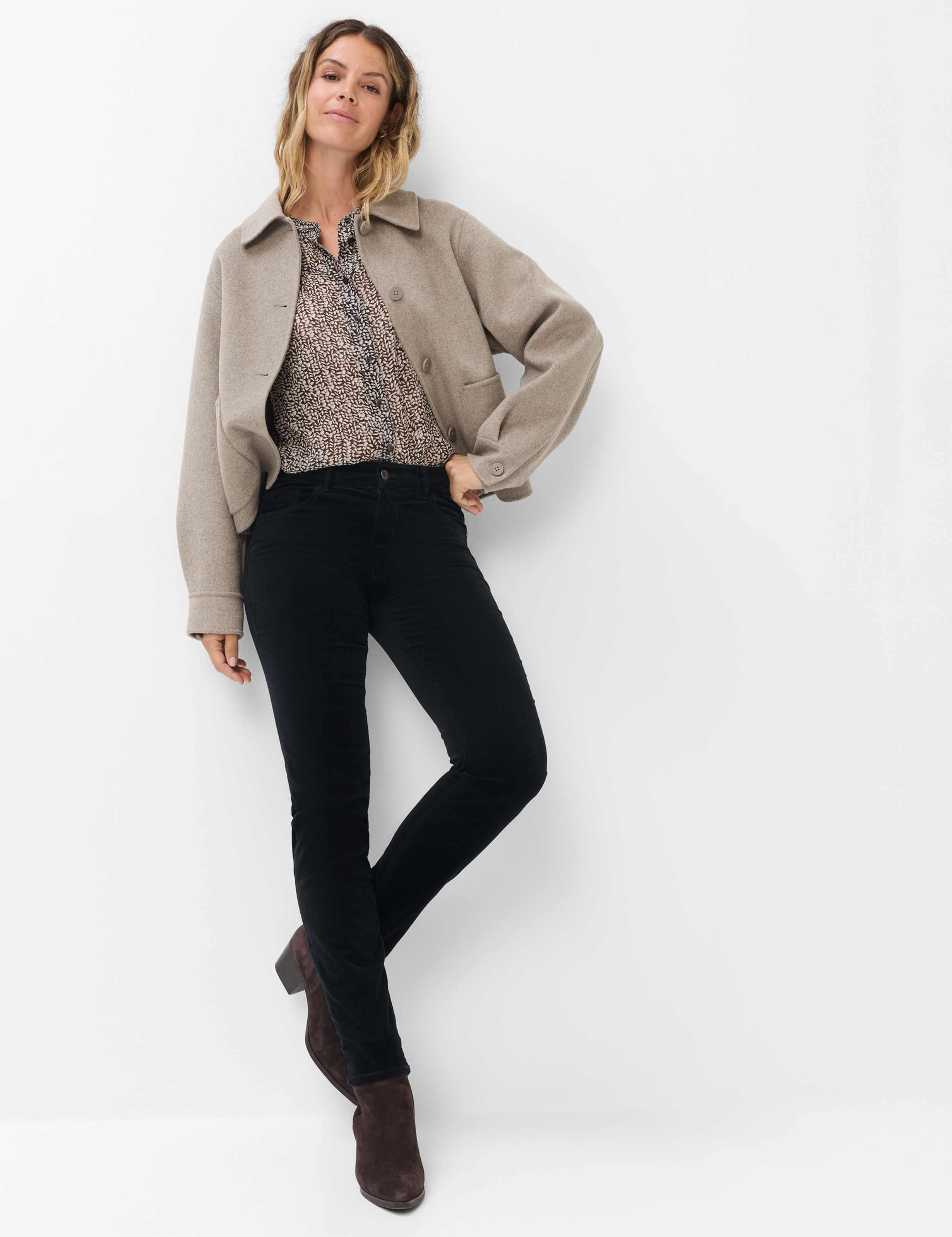 Women Style SHAKIRA Black Slim Fit Model Outfit