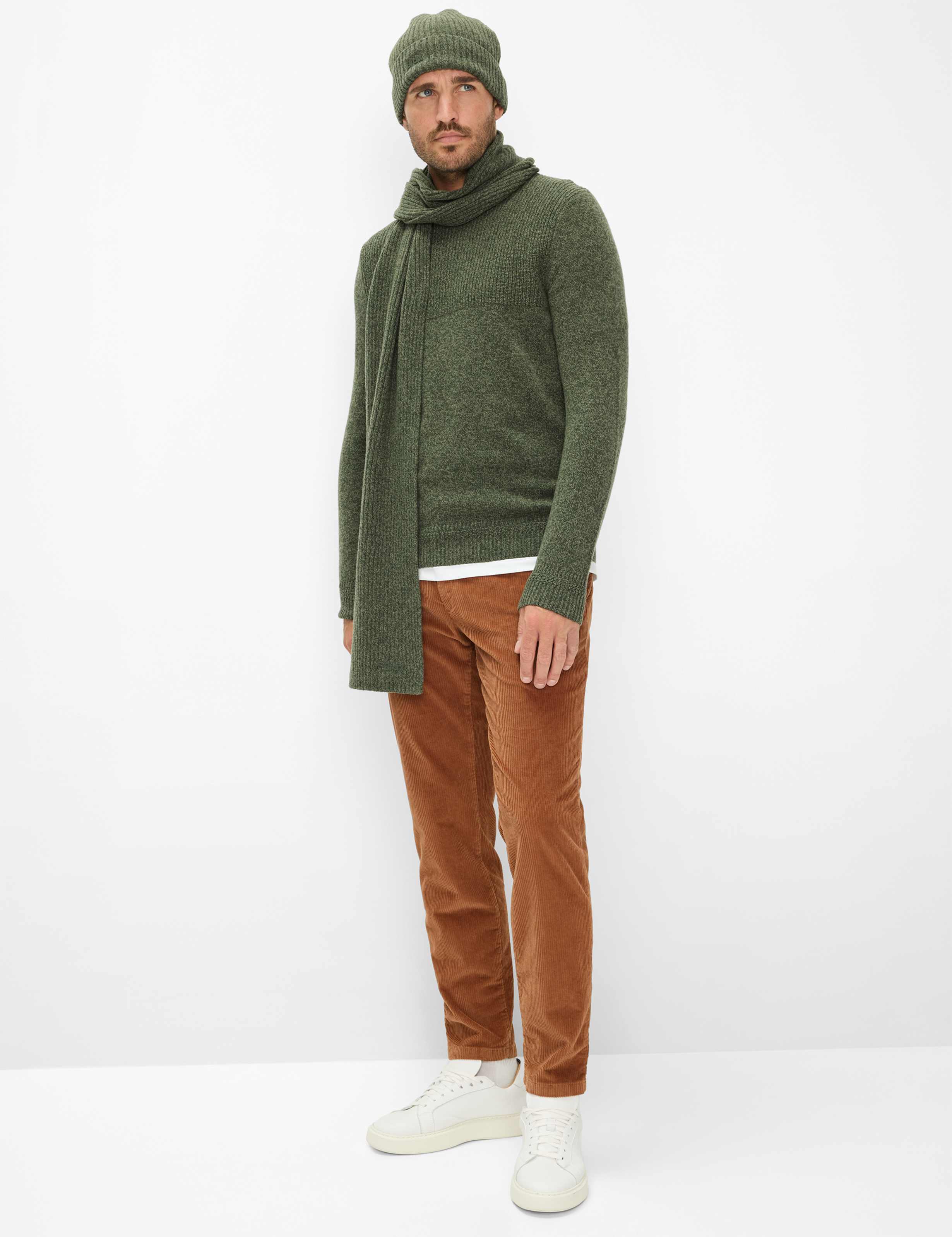 Herren Style PHIL Dunkelorange Relaxed Fit Model Outfit