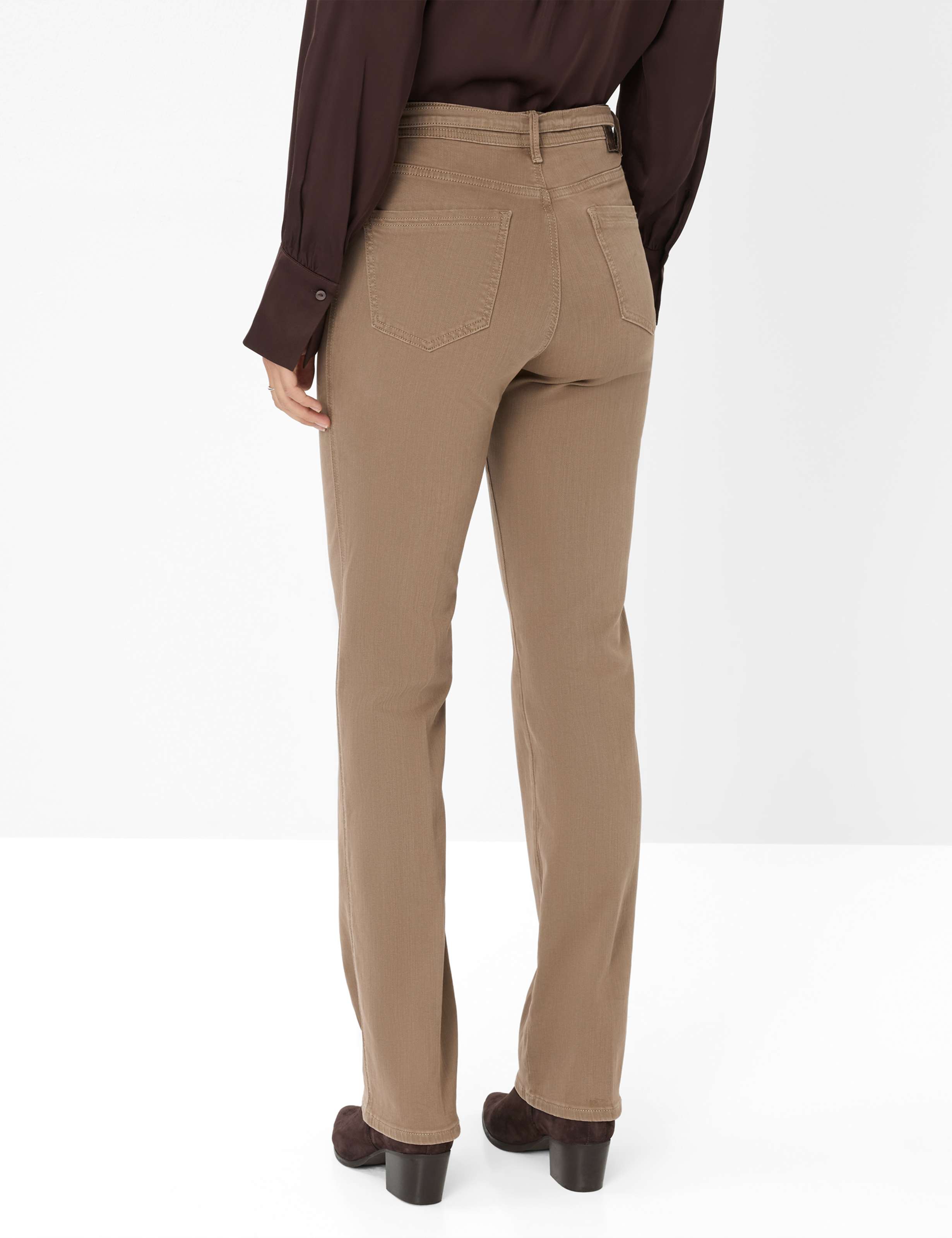 Damen Style MARY Denim Hellbraun Regular Fit Model Rueck