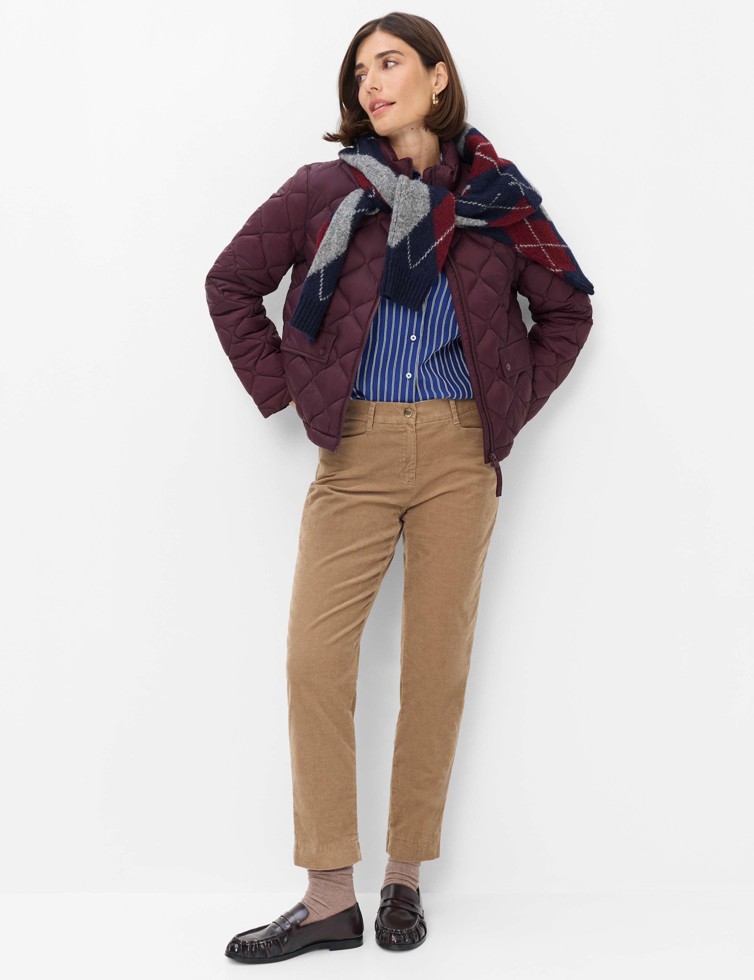 Femme Style MARA S Beige Regular Fit Tenue du mannequin