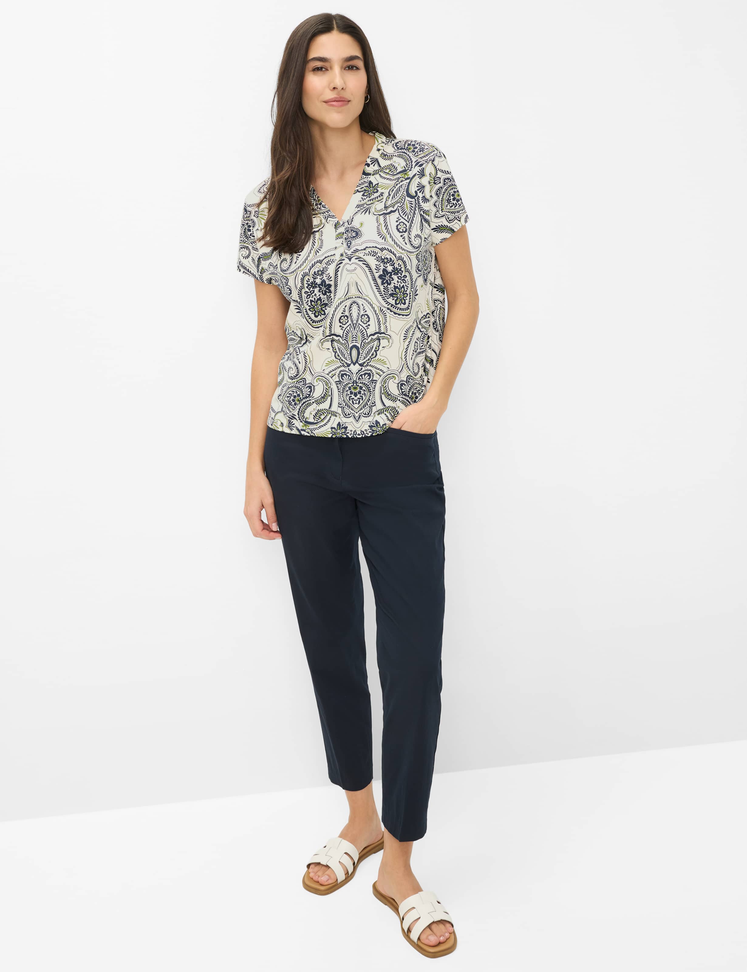 Damen Style CAELEN S Cremeweiß  Model Outfit