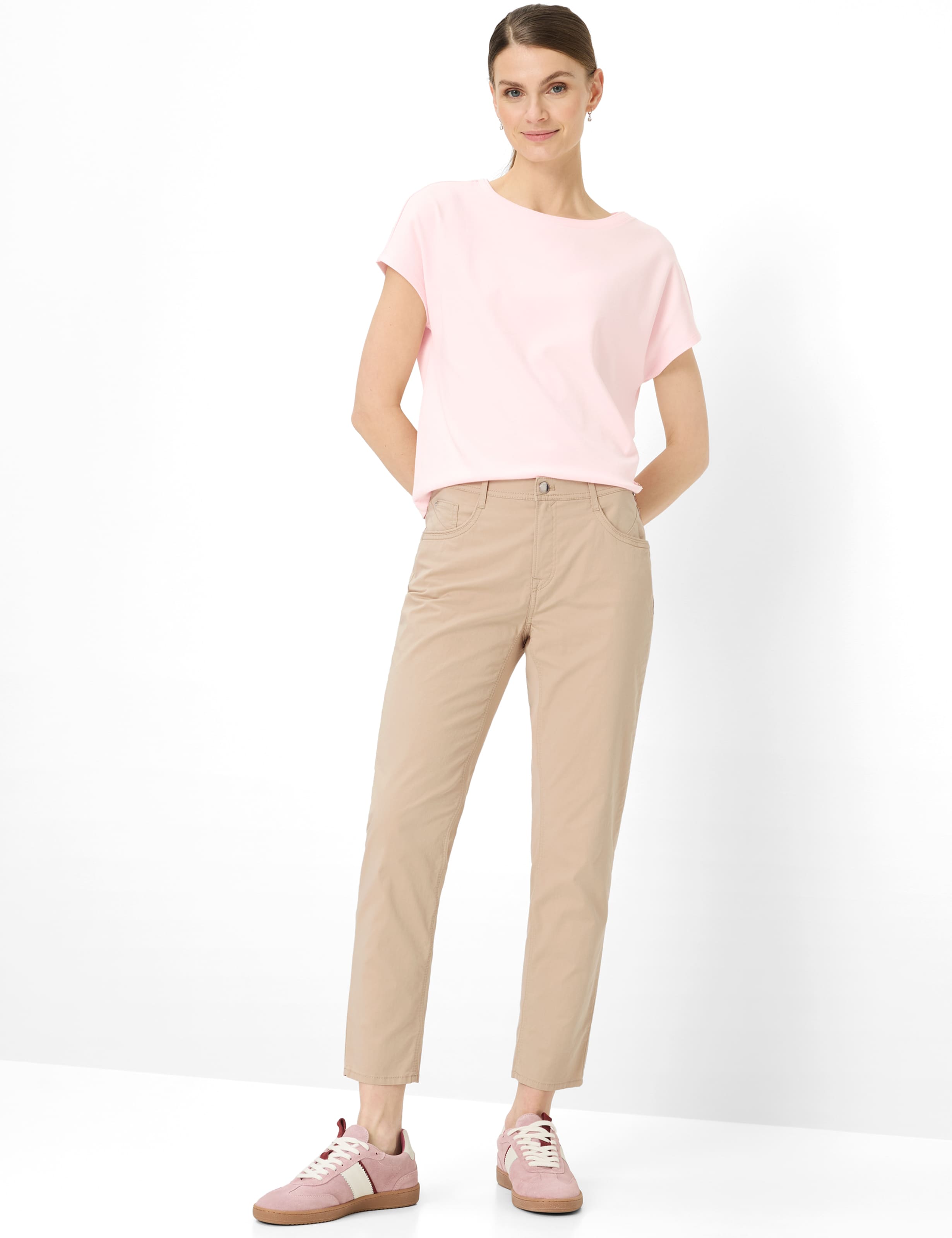 Femme Style MARY S Beige Regular Fit Tenue du mannequin