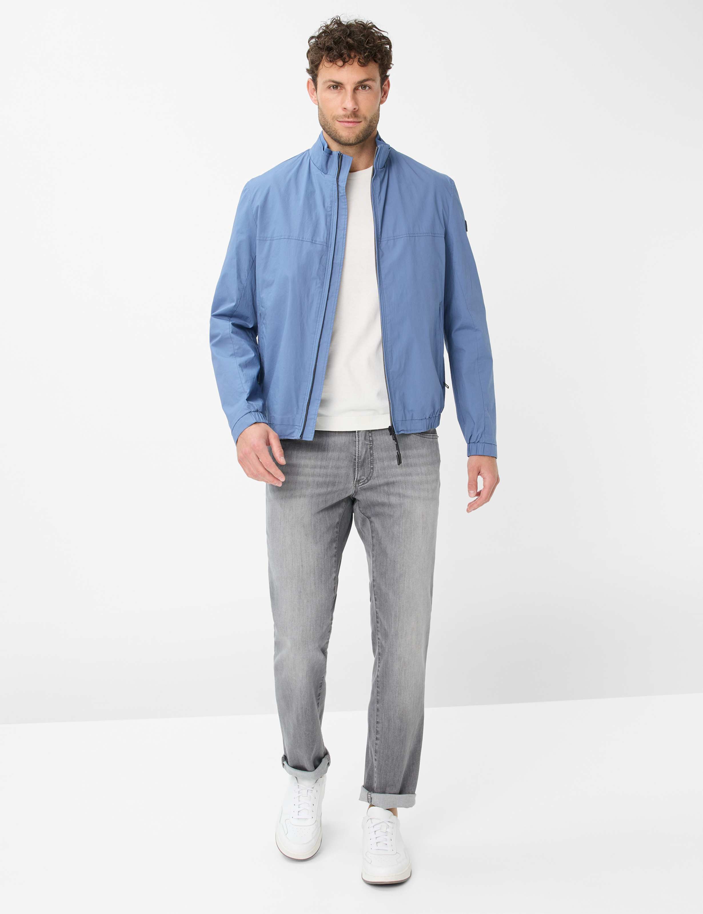 Men Style CHUCK Denim Medium Gray Modern Fit Model Outfit