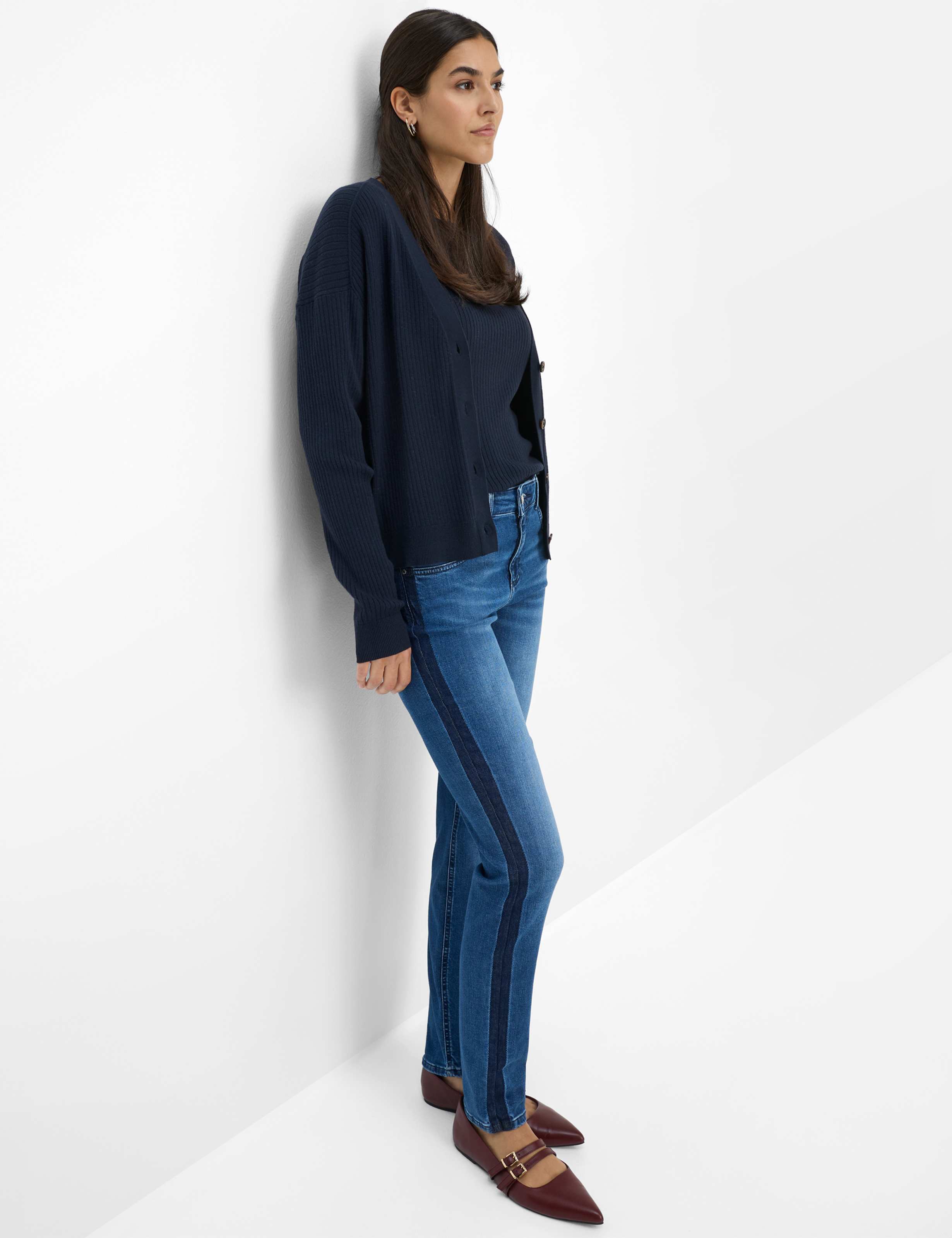 Damen Style SHAKIRA Denim Blau Slim Fit Model Outfit