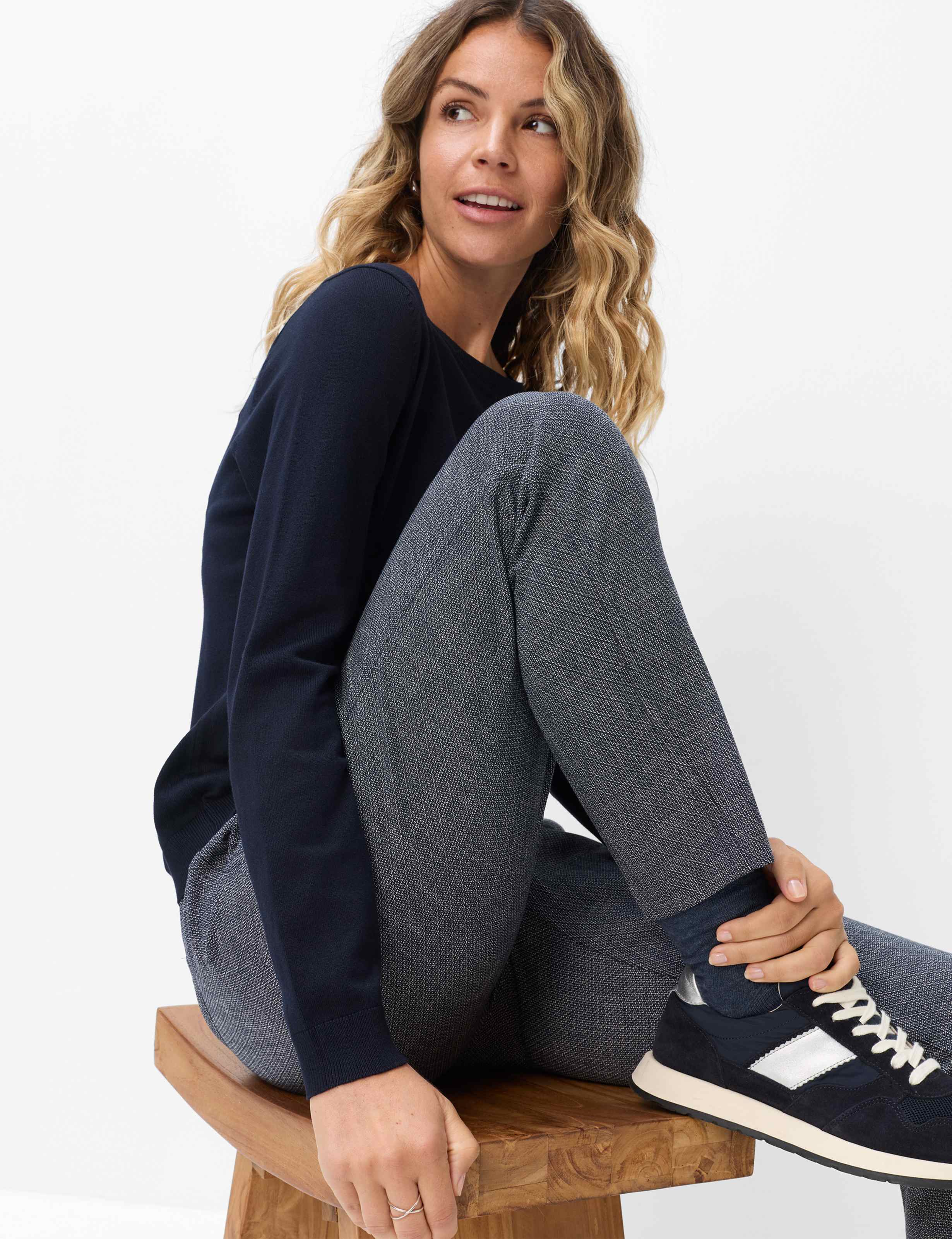 Femme Style MARON S Bleu Foncé Regular Fit Détail 1