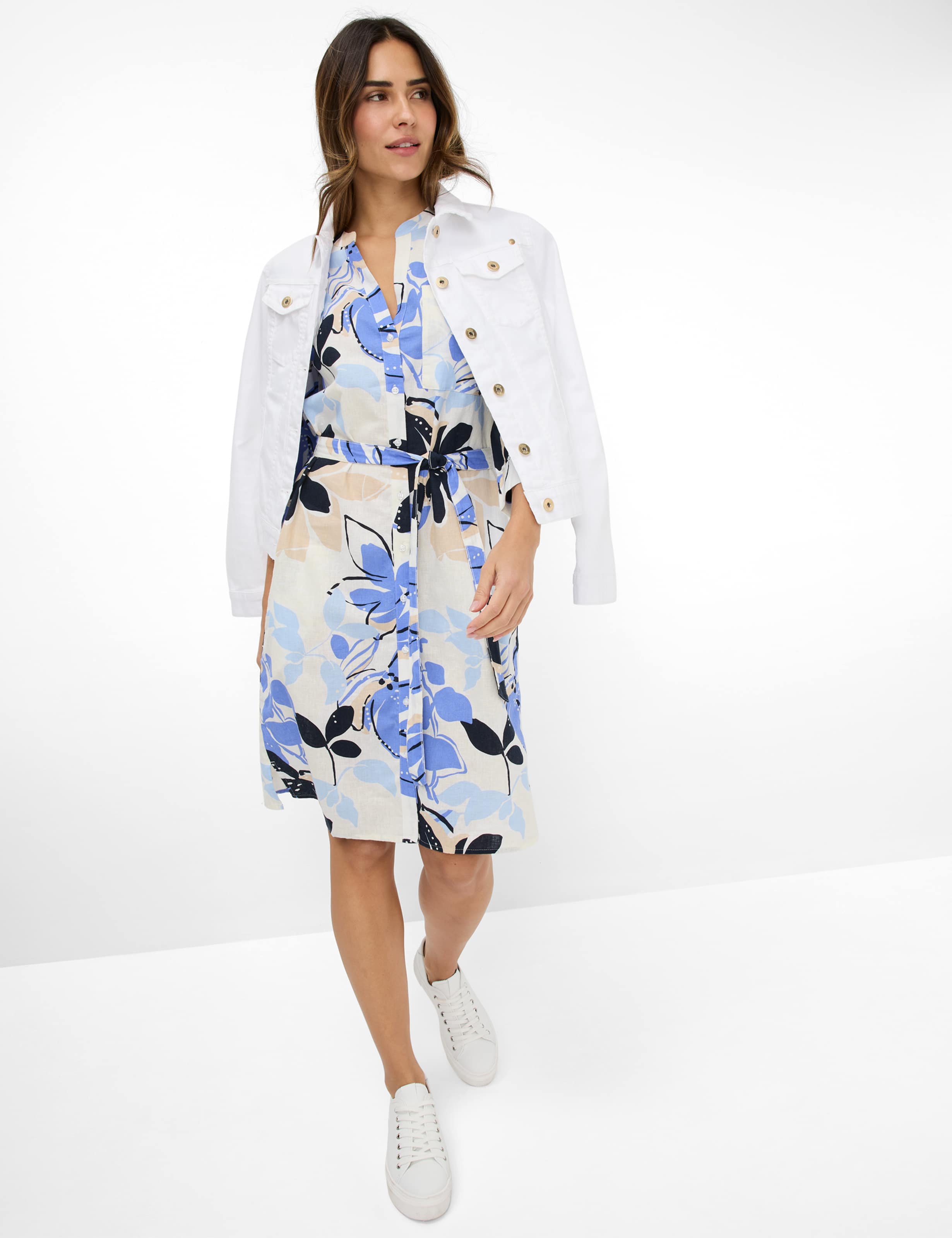Women Style GIULIA Blue  Model Outfit