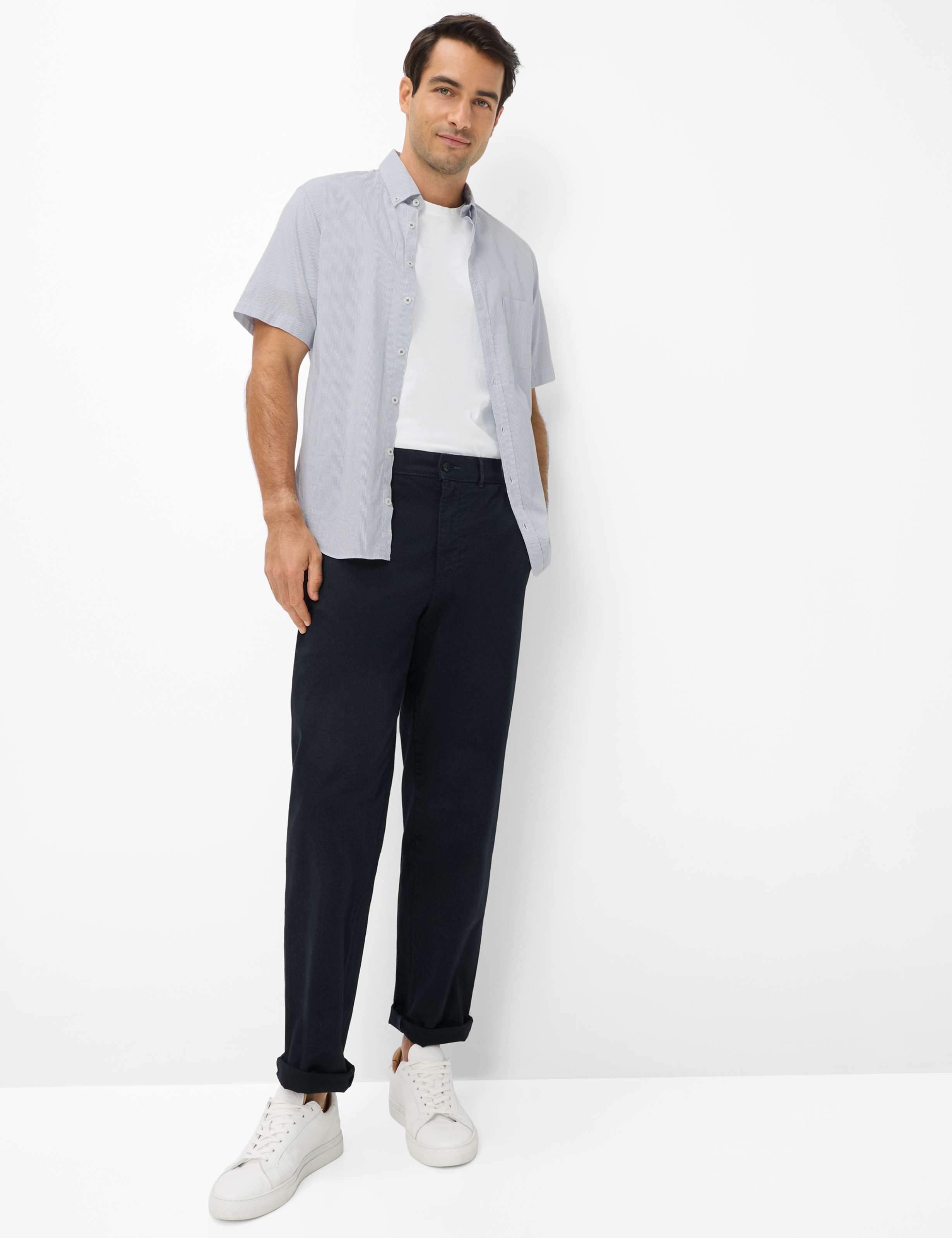 Herren Style PEPE Dunkelblau Straight Fit Model Outfit