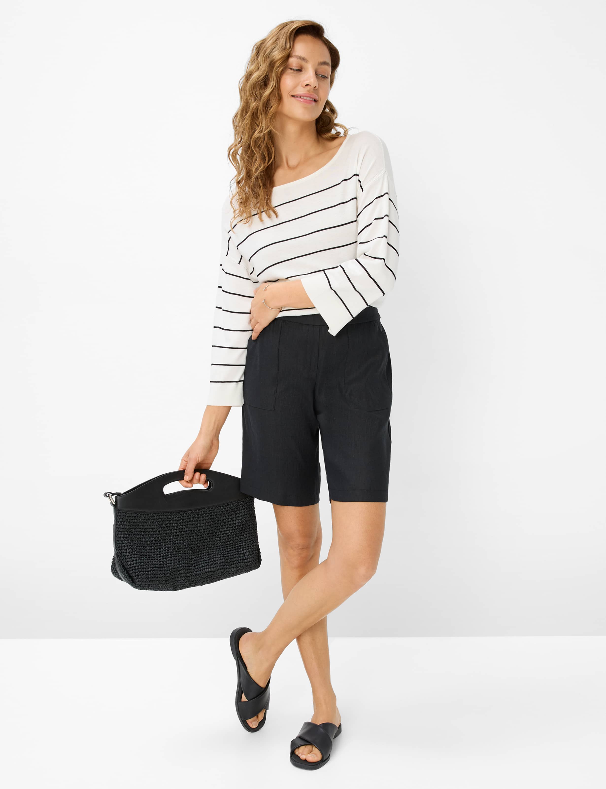 Women Style MEL B Black Relaxed Fit Model Outfit