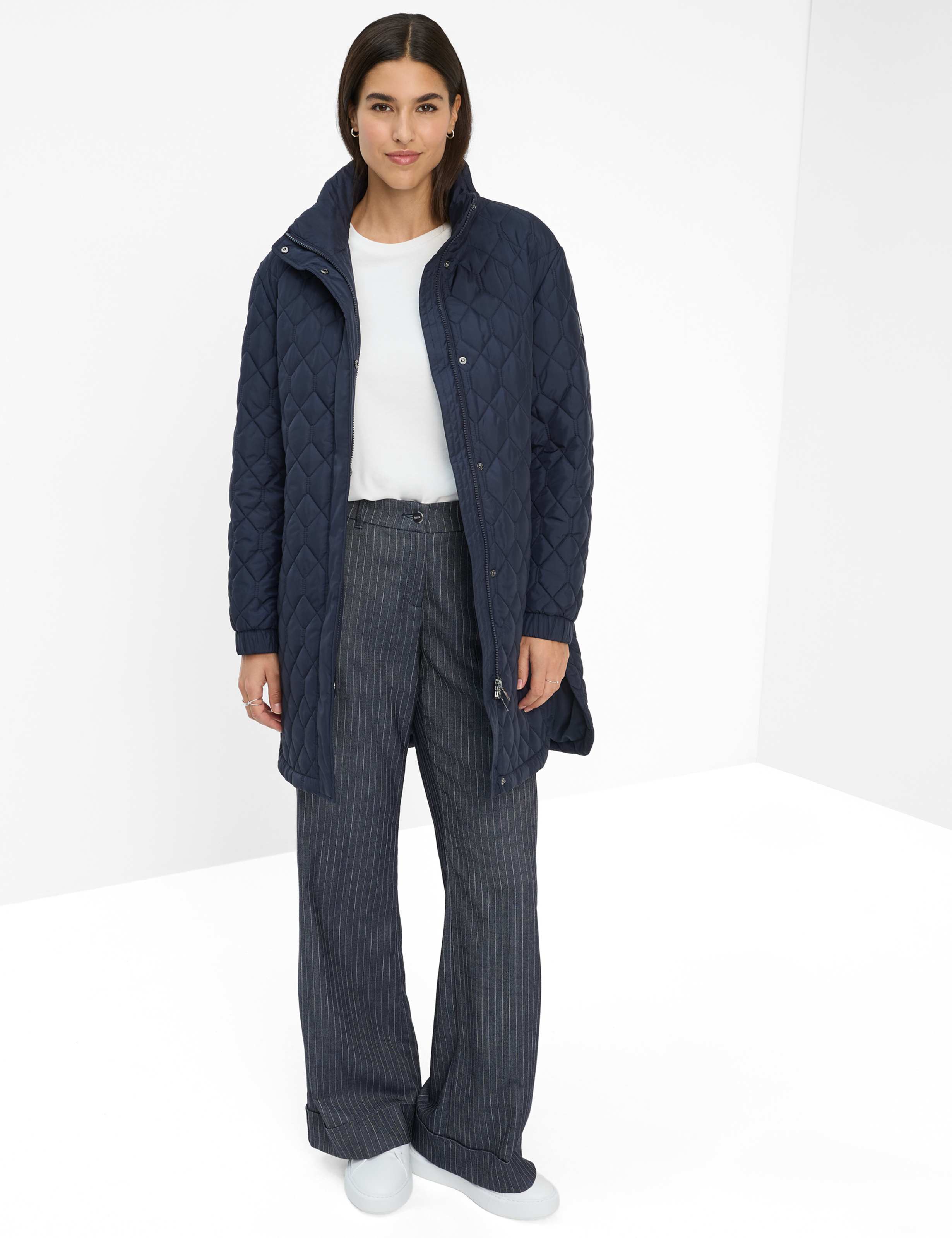 Damen Style TOKIO Dunkelblau  Model Outfit