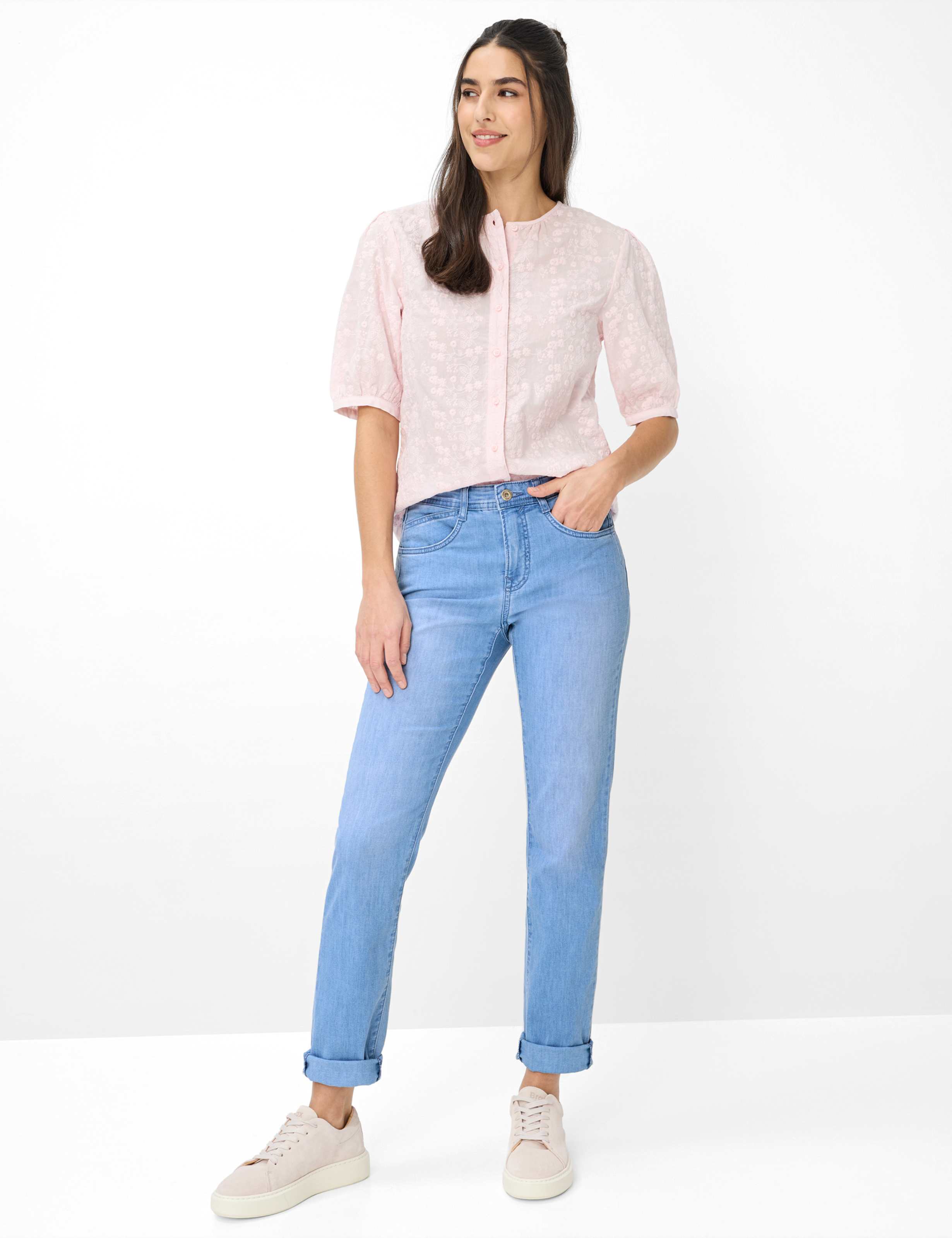 Damen Style MARY Denim Hellblau Regular Fit Model Outfit