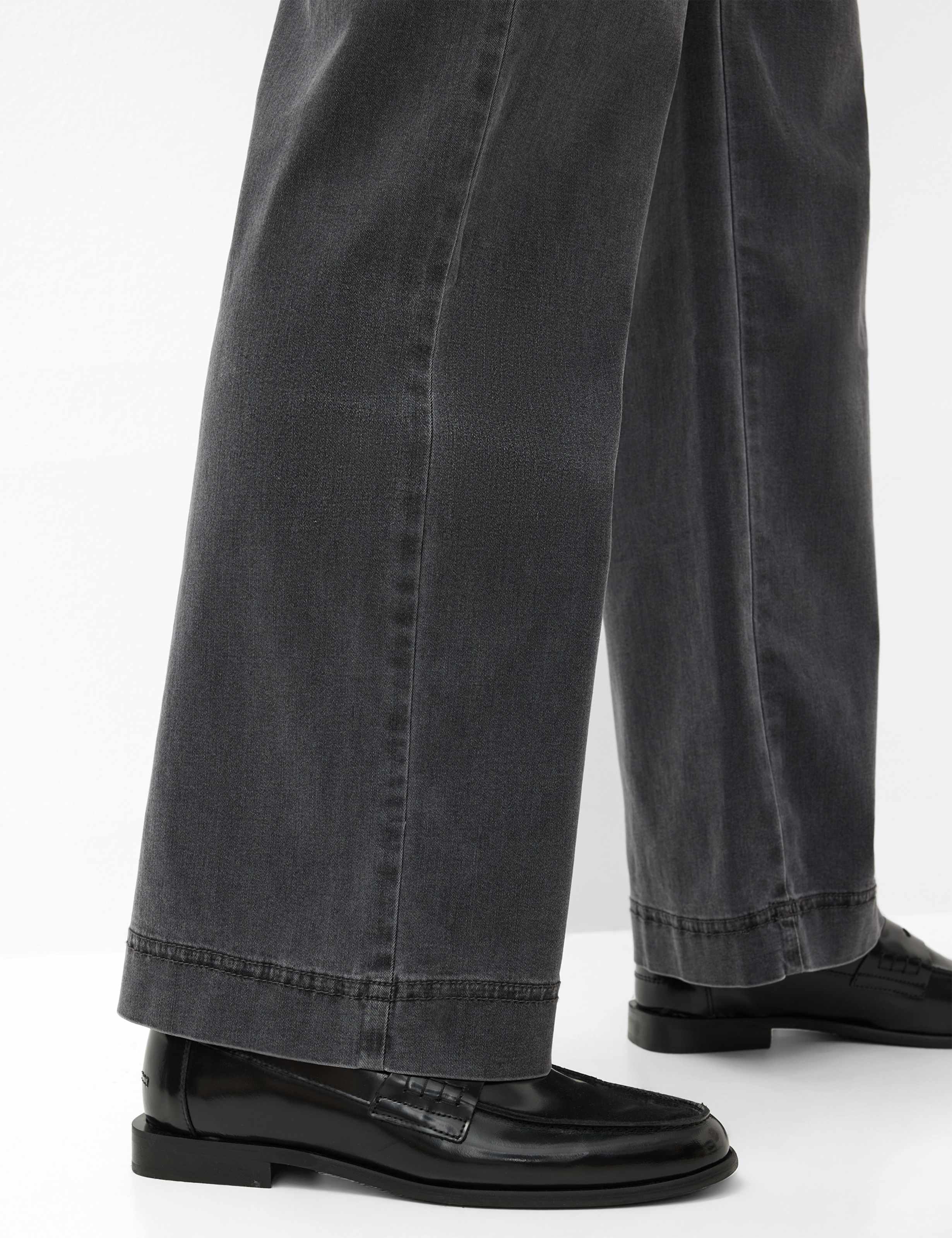 Grautöne, Damen, Style PAM FLARED, DETAIL_TWO_ISHOP