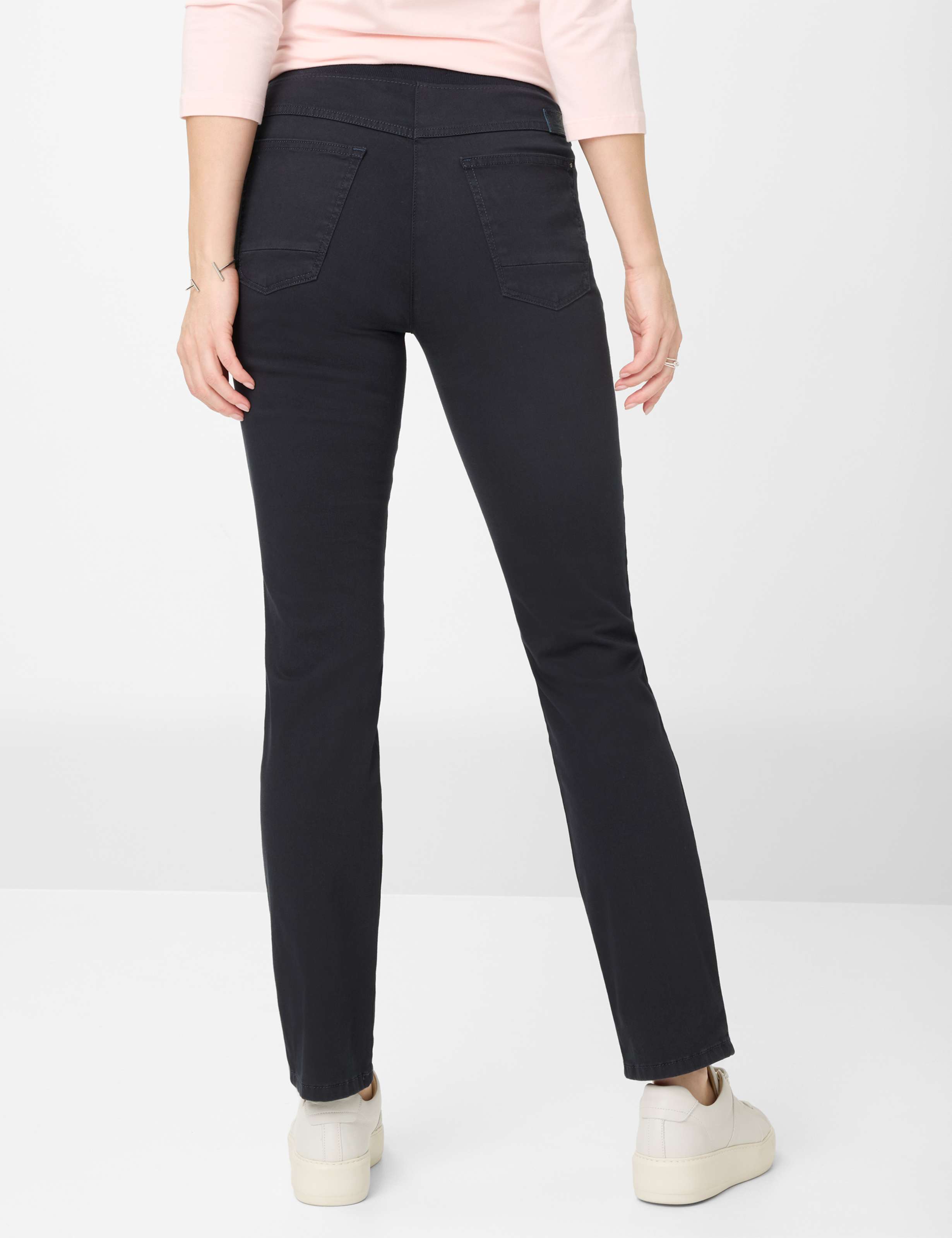 Damen Style PAMINA FUN Dunkelblau Slim Fit Model Rueck
