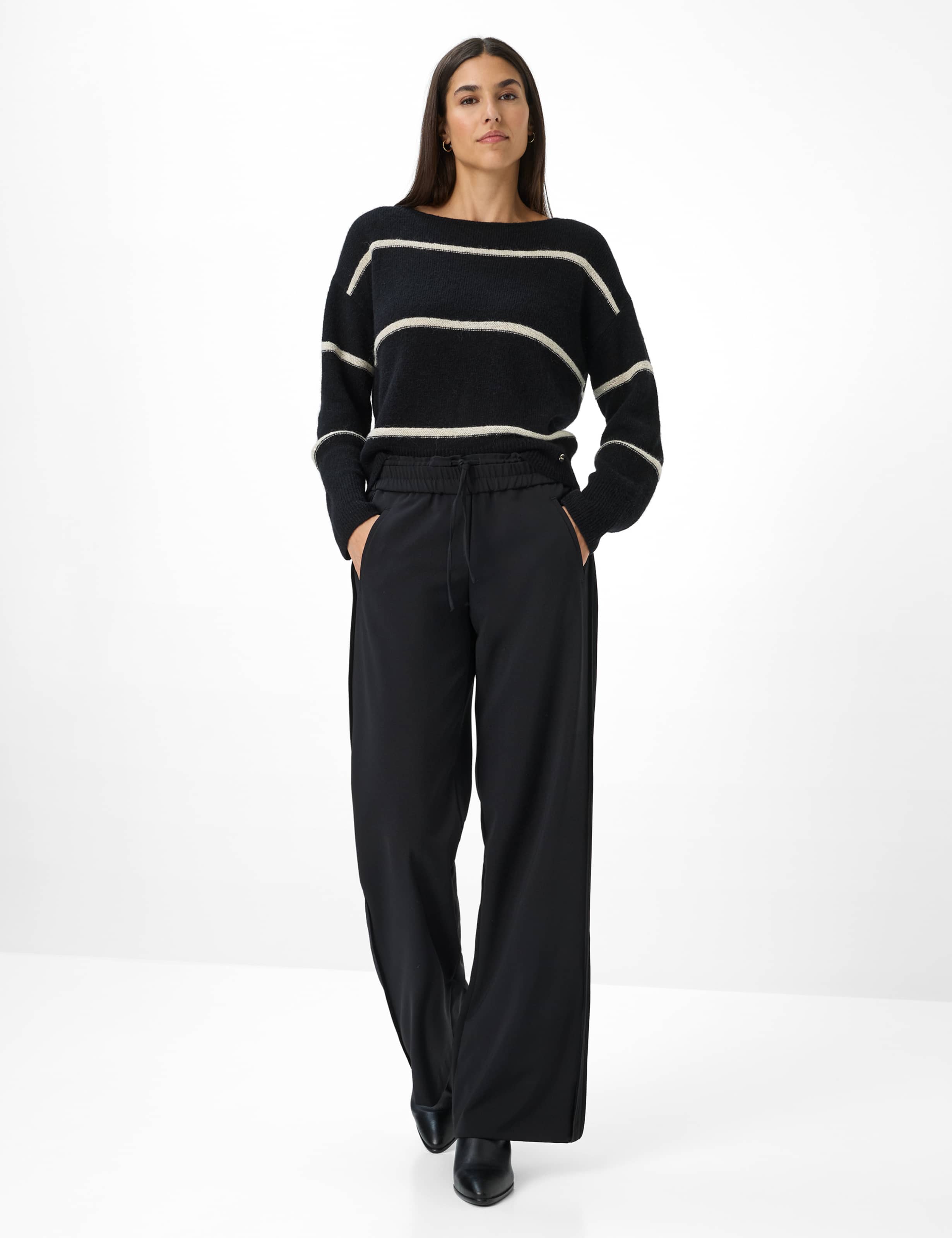 Damen Style MAINE Schwarz Wide Leg Model Outfit
