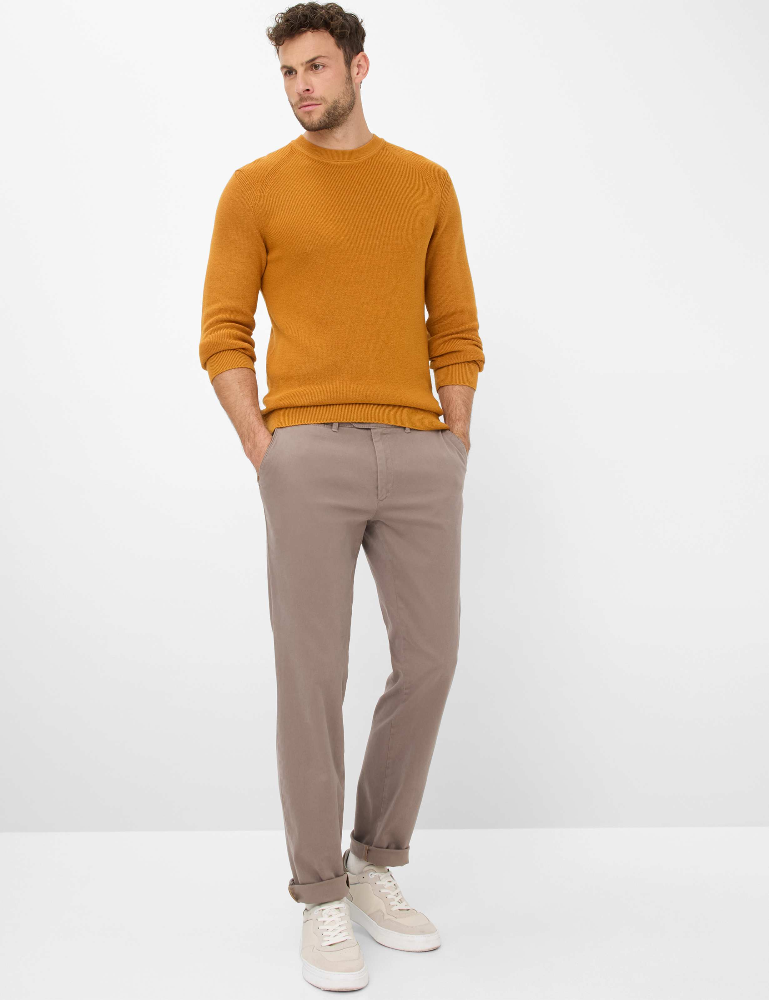 Heren Style JOE Mediumgrijs Modern Fit Model outfit