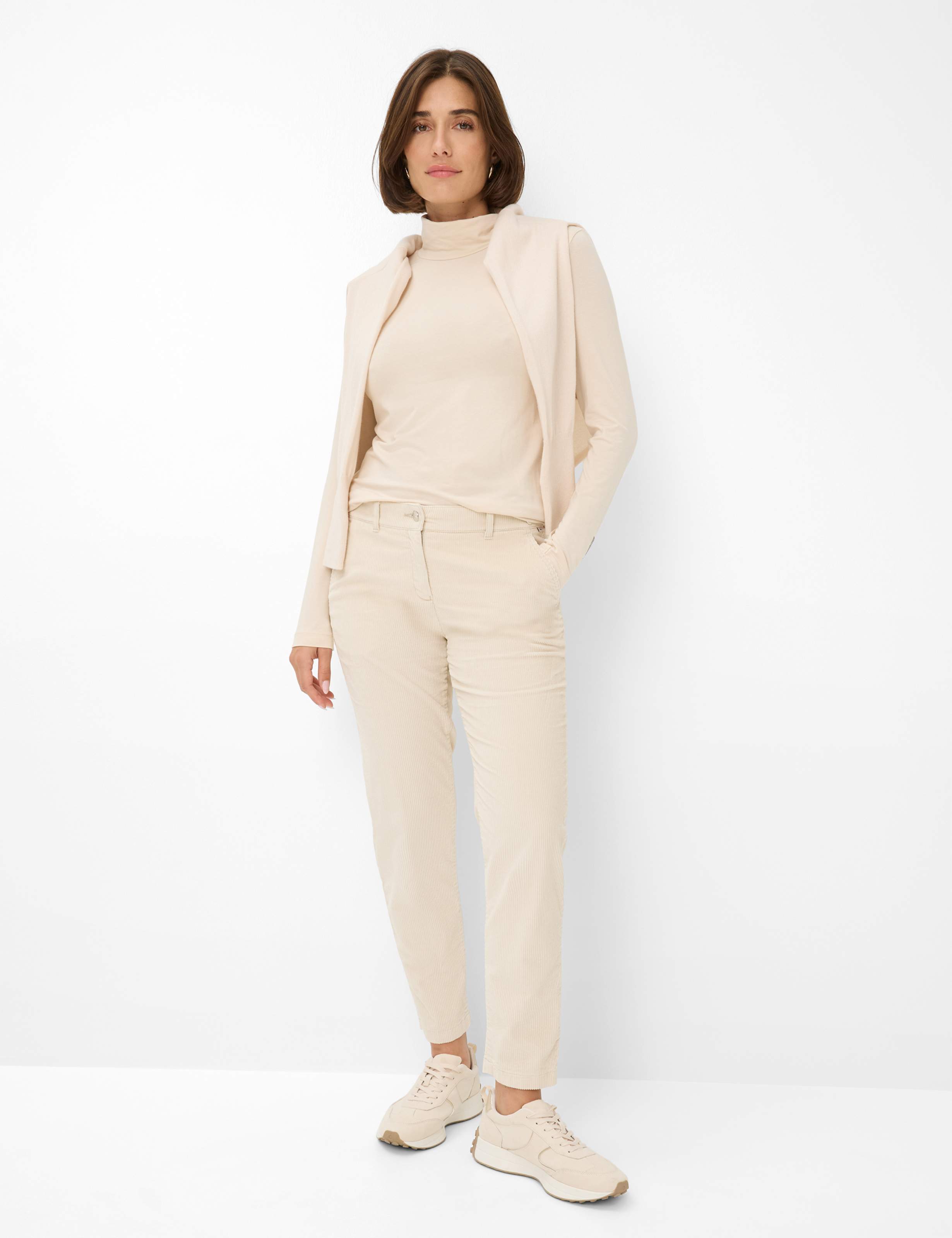 Damen Style MARON S Cremeweiß Regular Fit Model Outfit