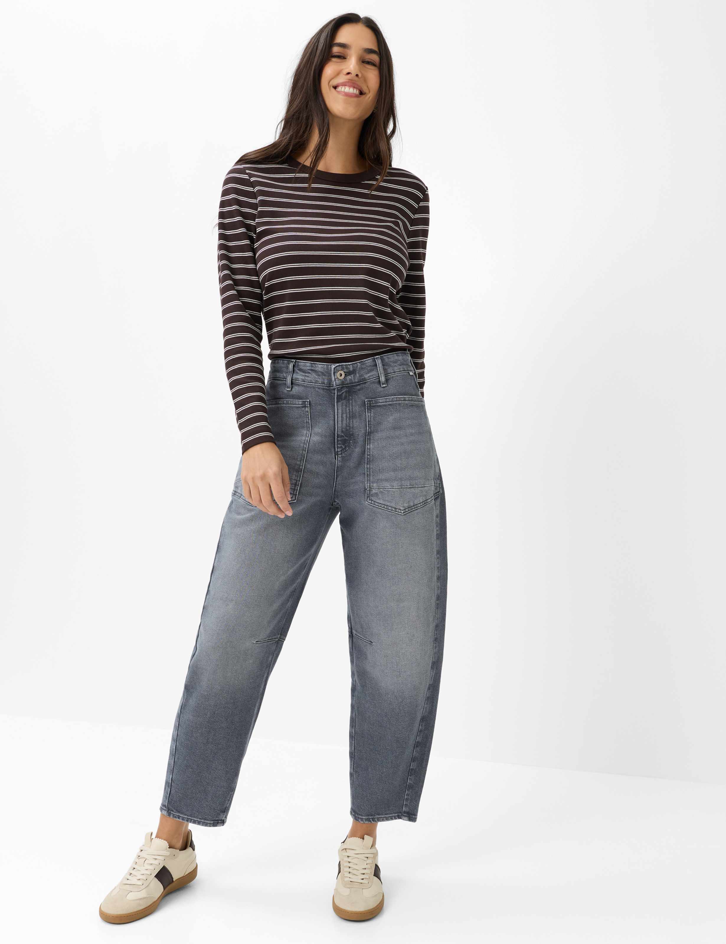 Damen Style MEGAN S Denim Hellgrau Barrel Fit Model Outfit
