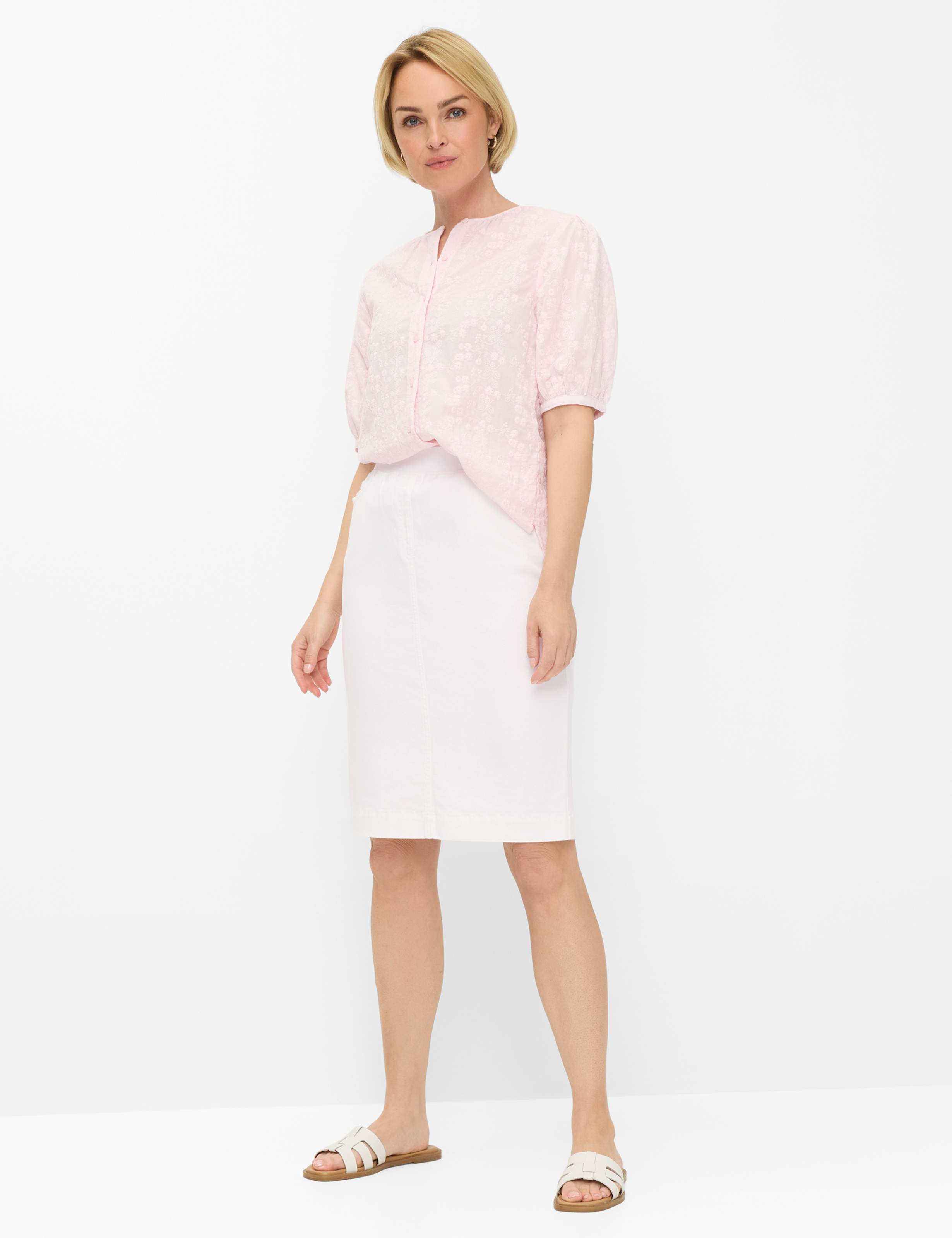 Femme Style PAMINA SKIRT Denim Blanc Slim Fit Tenue du mannequin