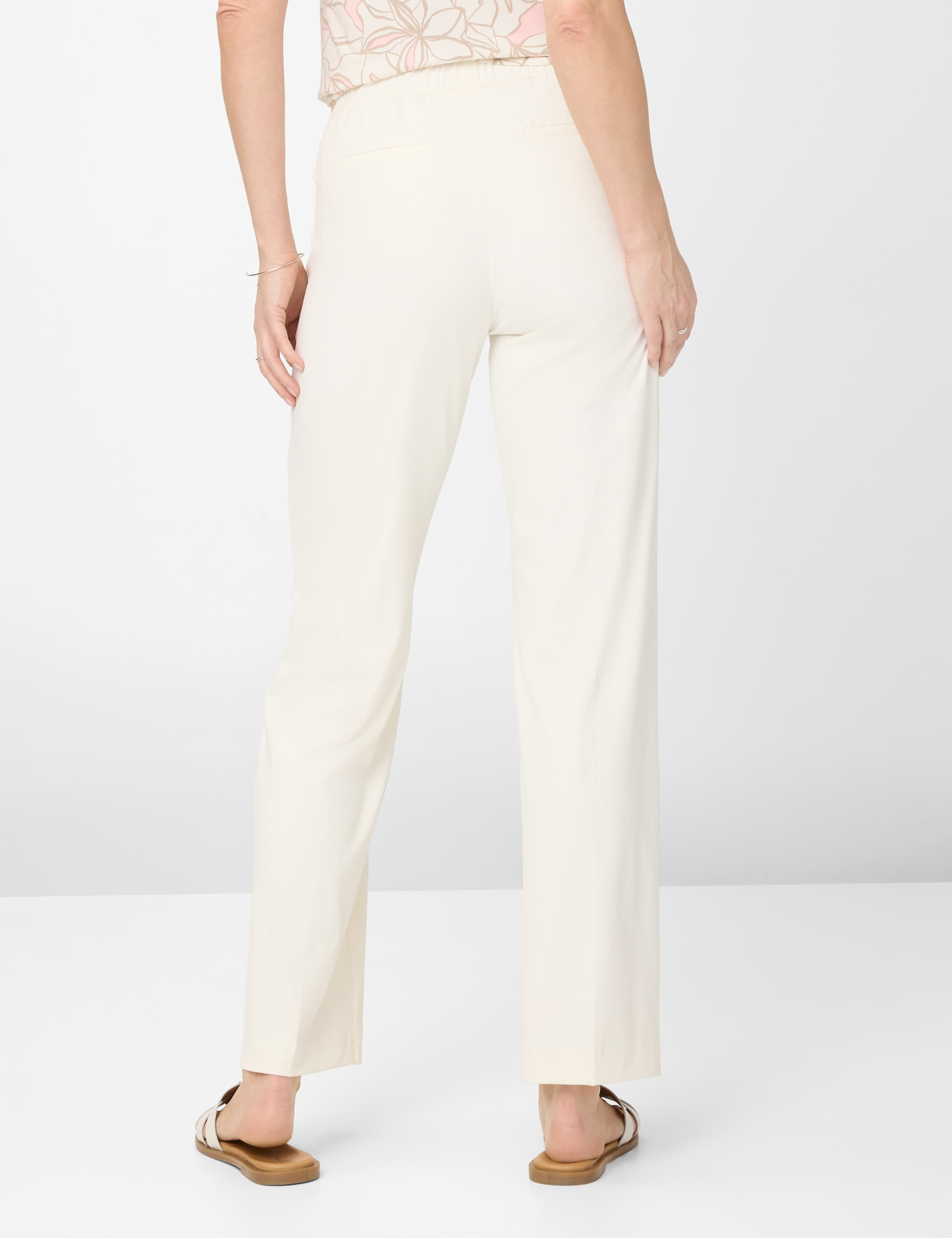 Damen Style PEGGY FLARED Cremeweiß Slim Fit Model Rueck