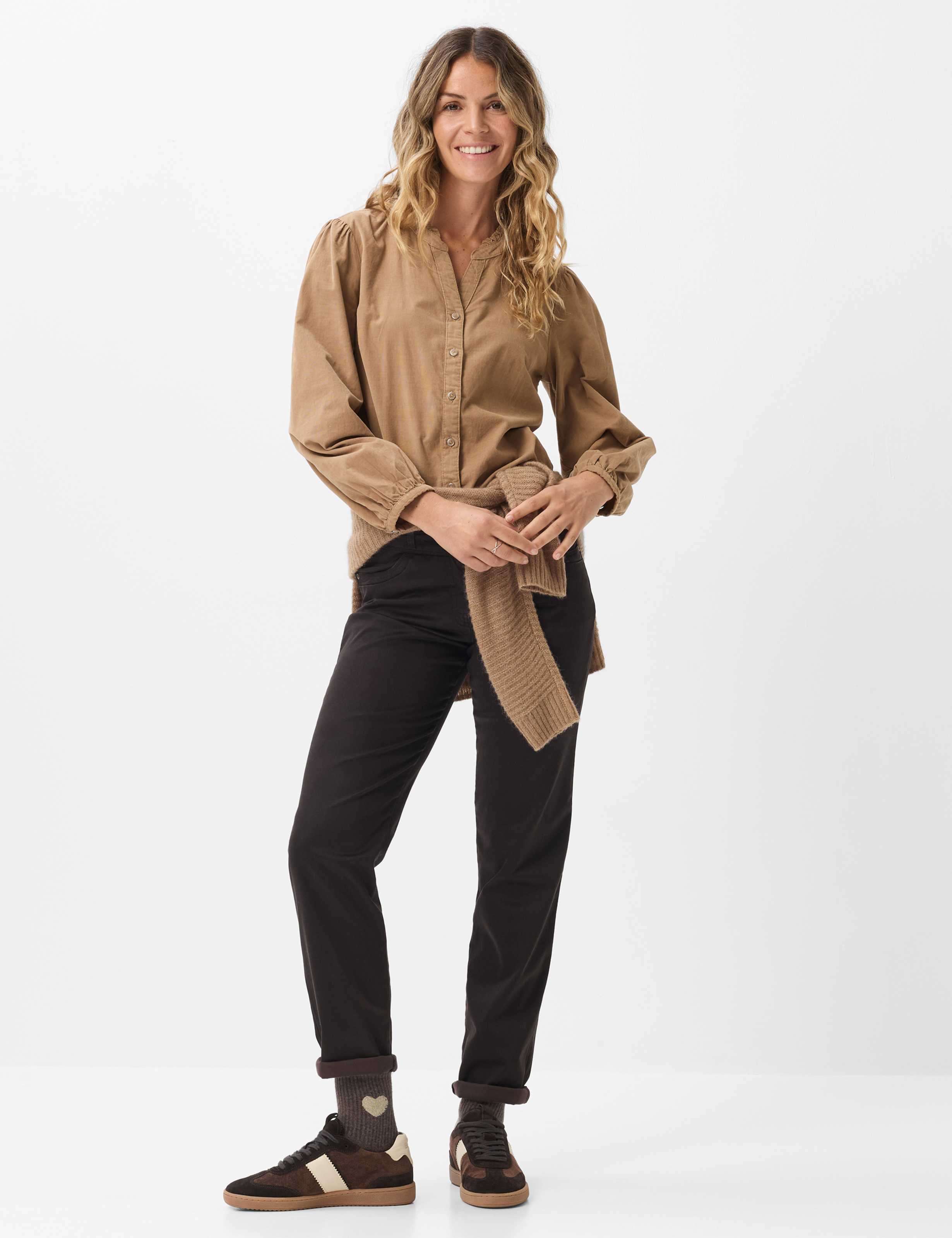 Dame Style CAREN NEW Mørkebrun Comfort Plus Fit Model Outfit
