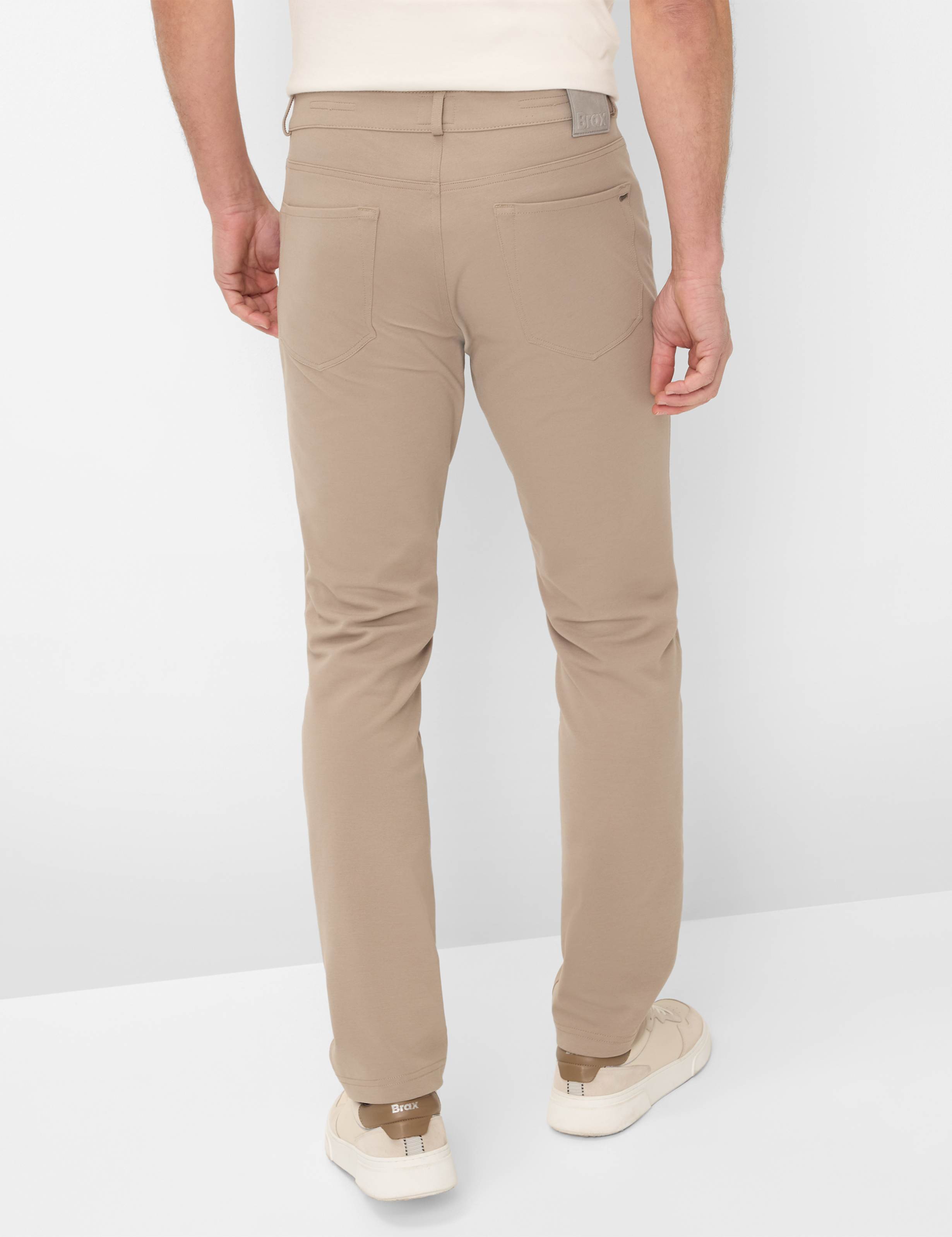 Herren Style CHUCK Beige Modern Fit Model Rueck