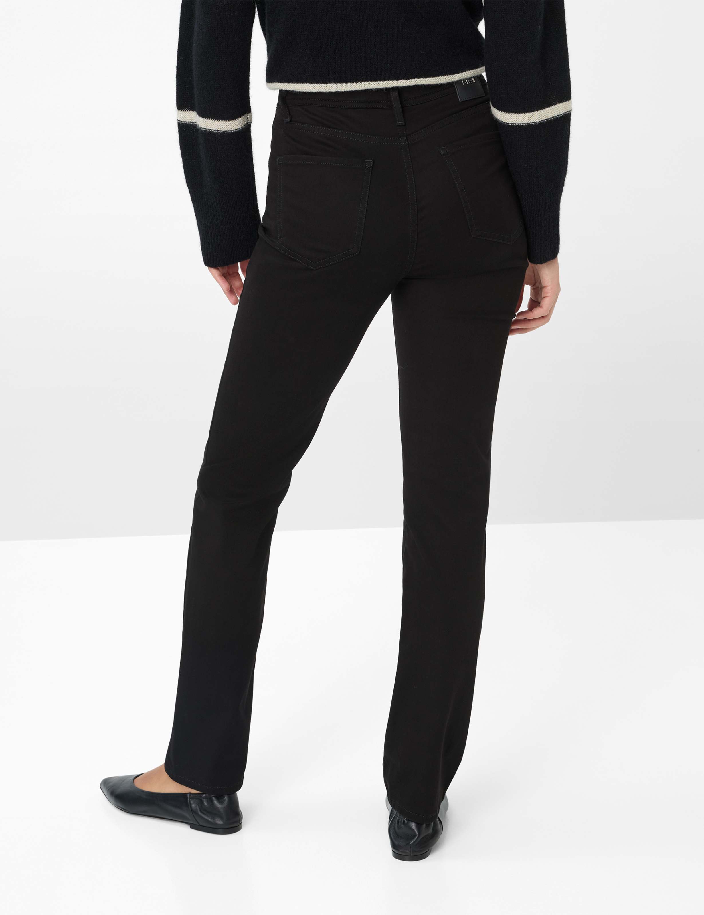 Damen Style MARY Schwarz Regular Fit Model Rueck