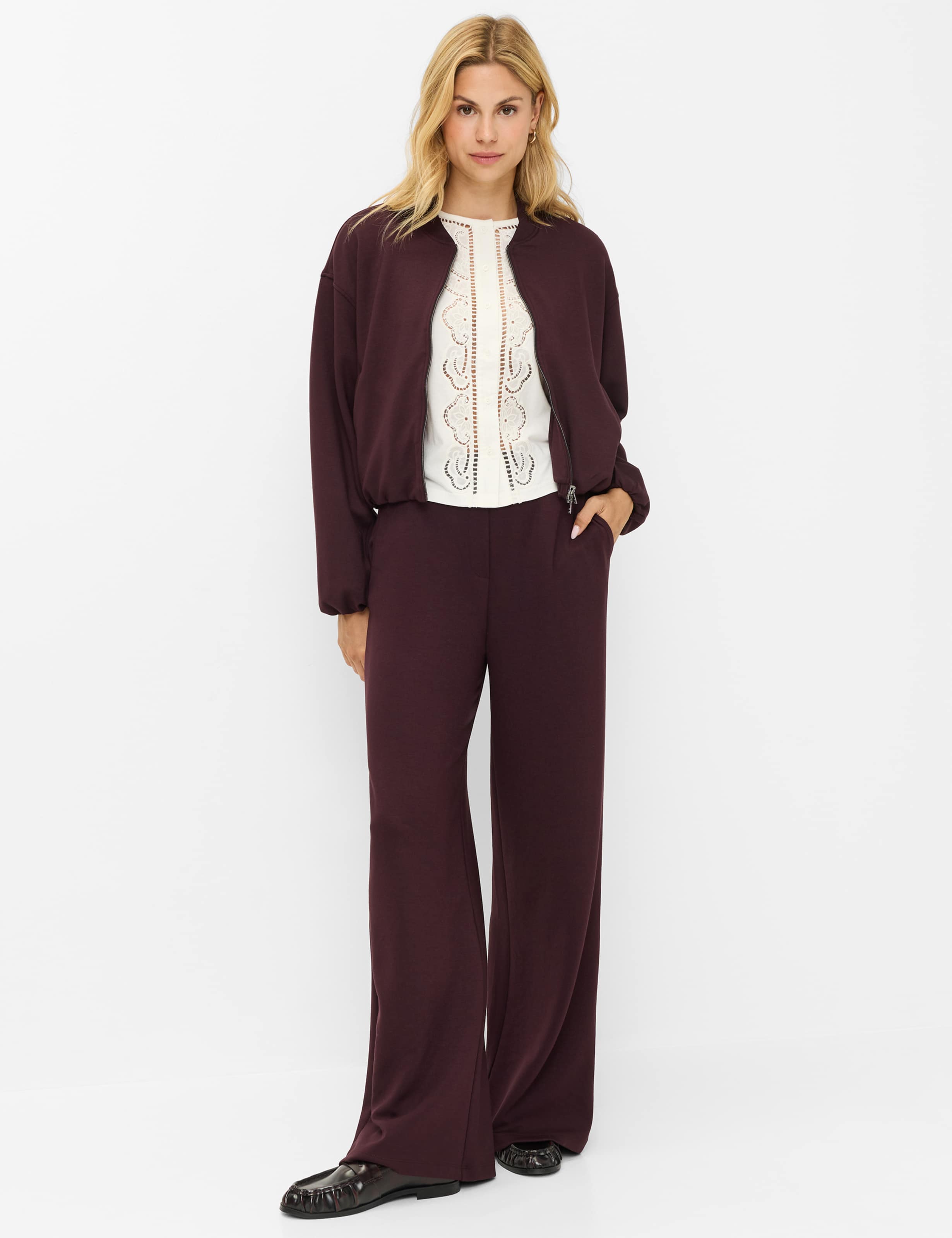 Femme Style BECKY L Violette Foncé  Tenue du mannequin