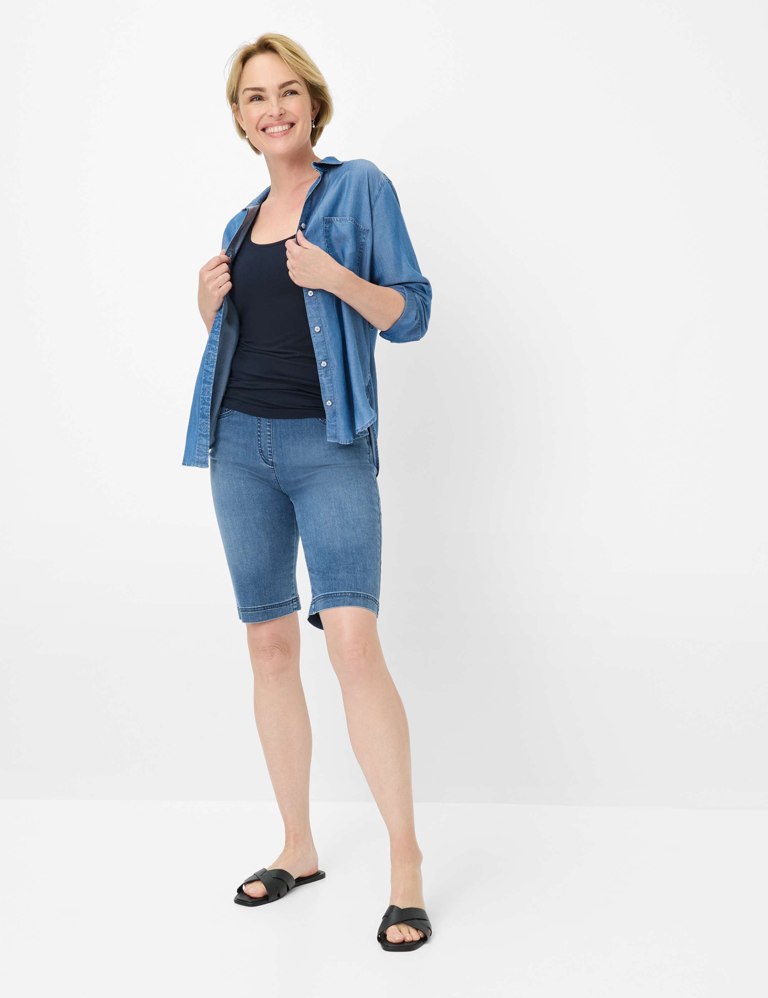 Femme Style PAMINA BERMUDA Denim Bleu Slim Fit Tenue du mannequin